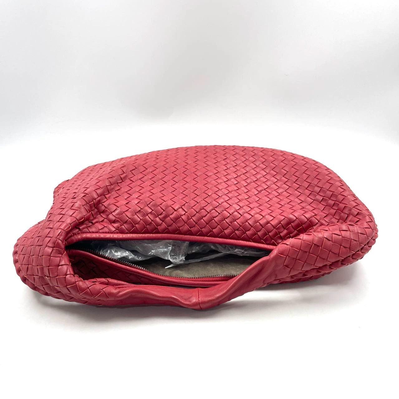 Sac hobo Intrecciato de Bottega Veneta en cuir d'agneau rouge de taille moyenne 48 cm en vente 3