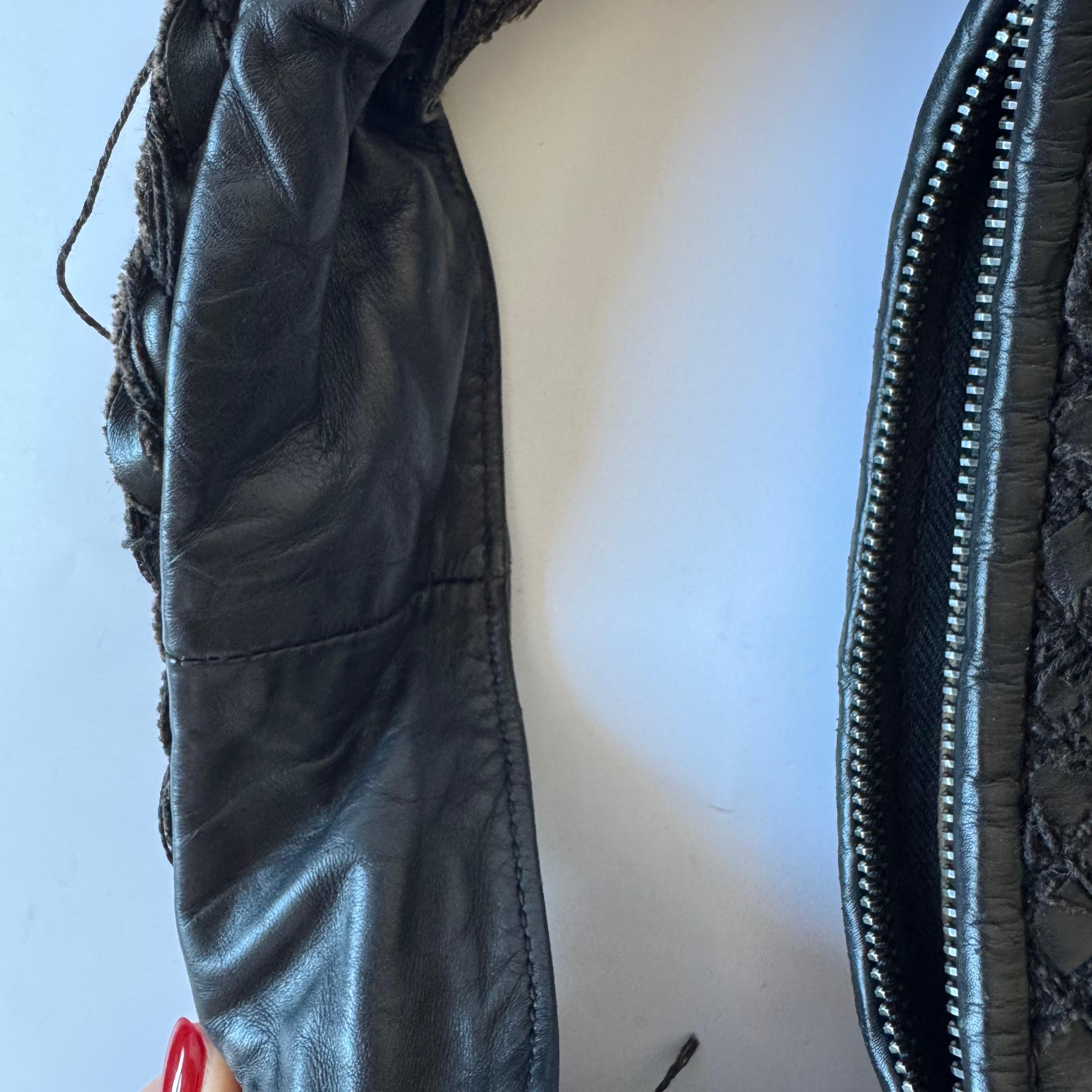 Bottega Veneta Intrecciato Hobo Tasche Netz & Fransen Schwarzes Lammfell Leder Medium im Angebot 14