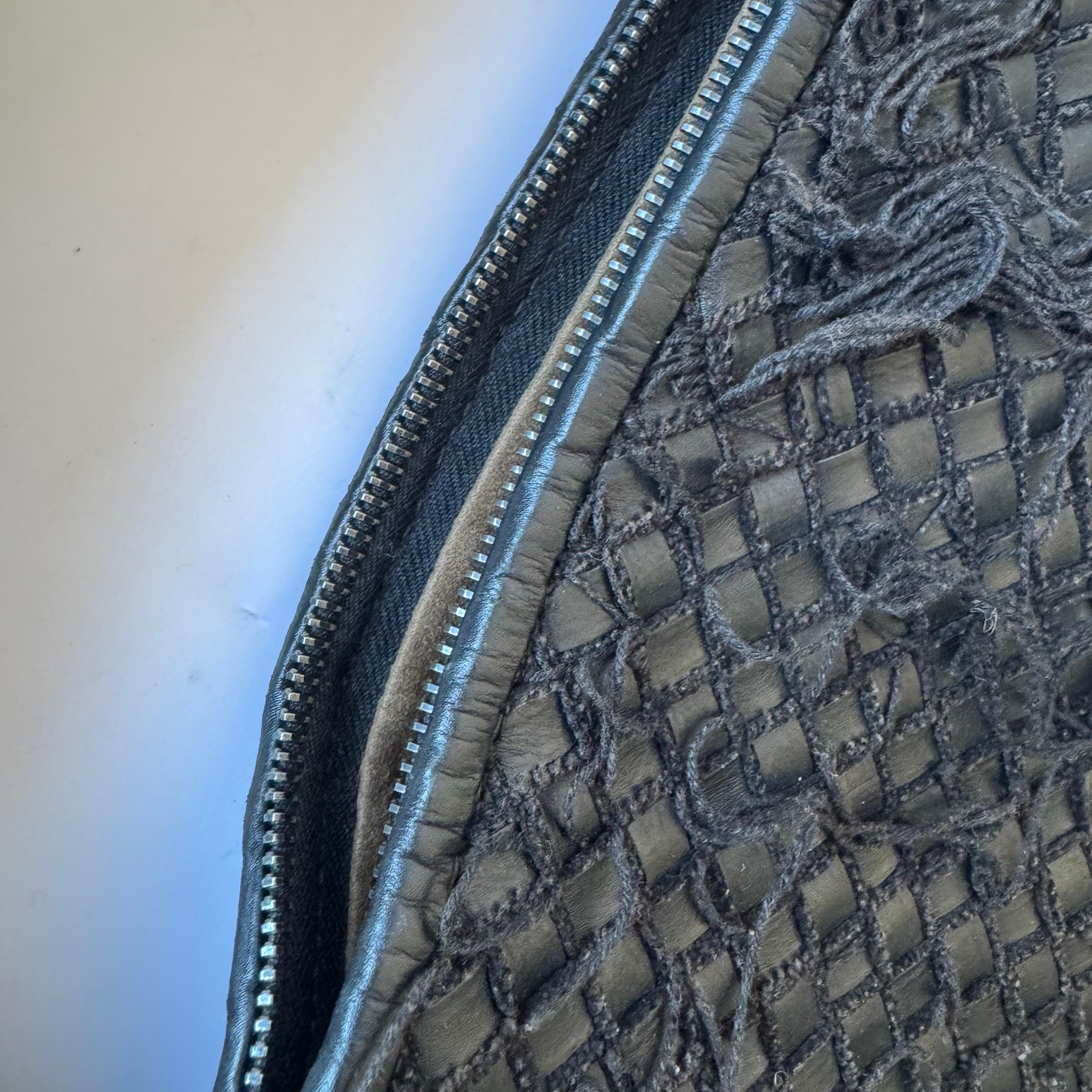 Bottega Veneta Intrecciato Hobo Tasche Netz & Fransen Schwarzes Lammfell Leder Medium im Angebot 15