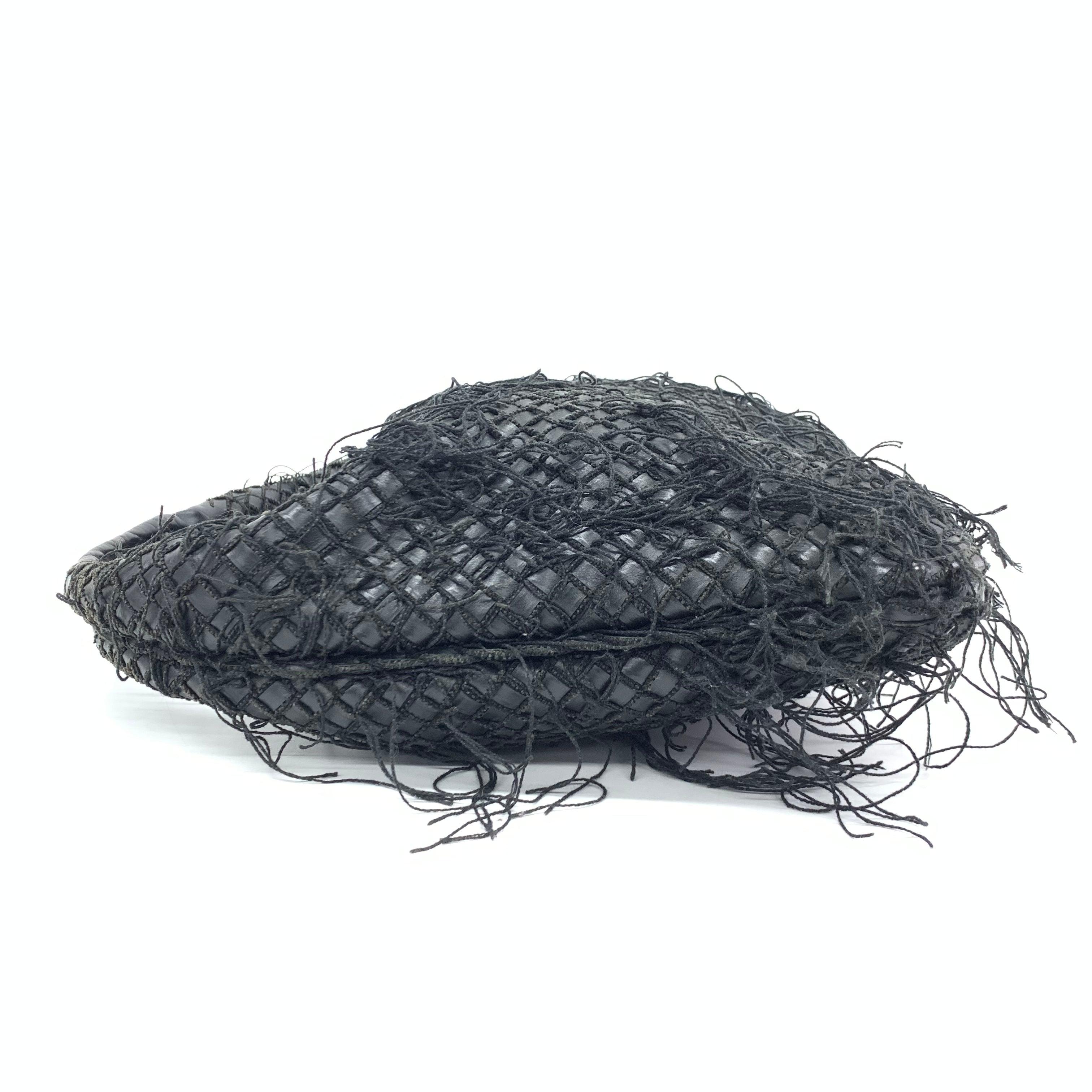 Bottega Veneta Intrecciato Hobo Tasche Netz & Fransen Schwarzes Lammfell Leder Medium im Zustand „Gut“ im Angebot in AUBERVILLIERS, FR