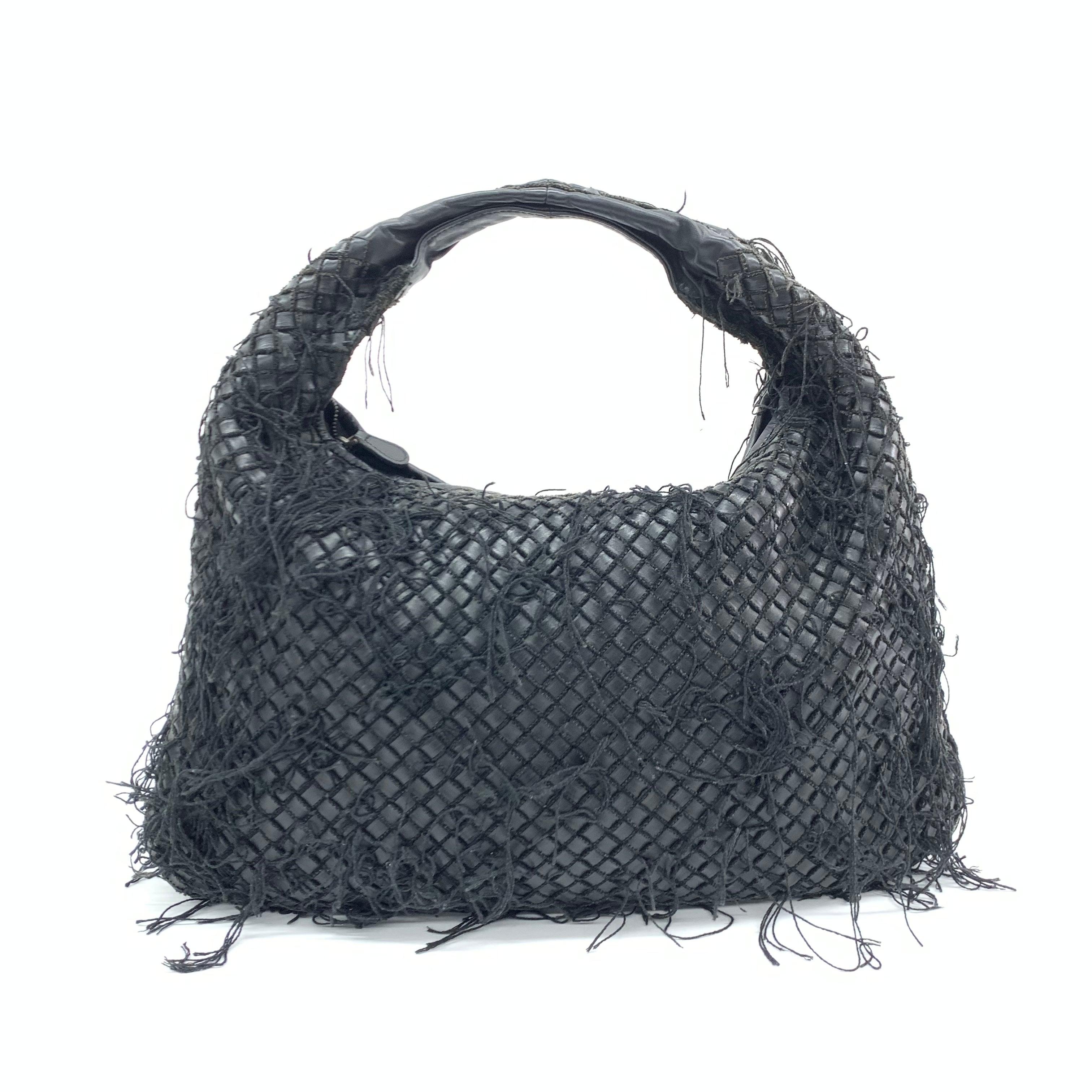Bottega Veneta Intrecciato Hobo Tasche Netz & Fransen Schwarzes Lammfell Leder Medium im Angebot 1