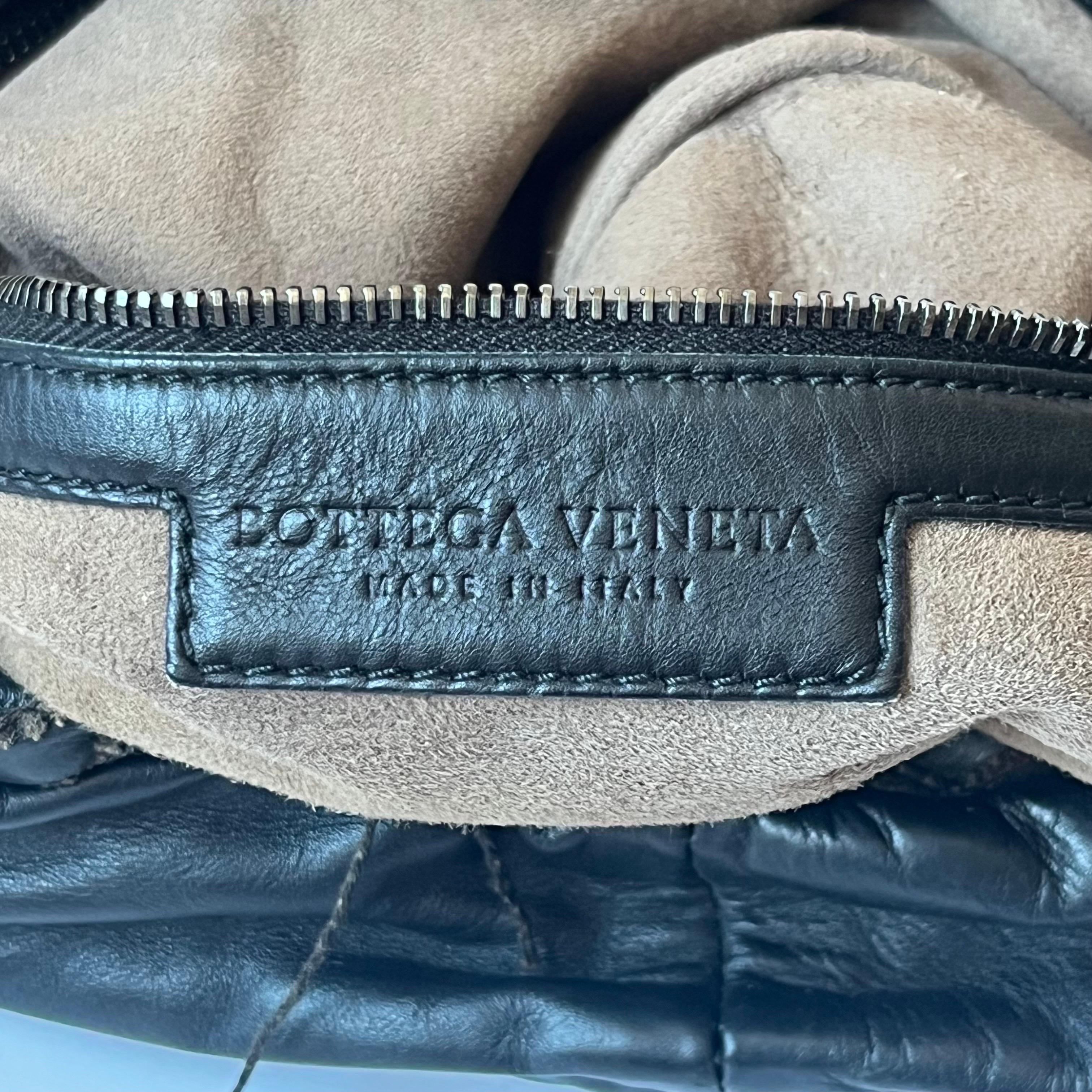 Bottega Veneta Intrecciato Hobo Tasche Netz & Fransen Schwarzes Lammfell Leder Medium im Angebot 3