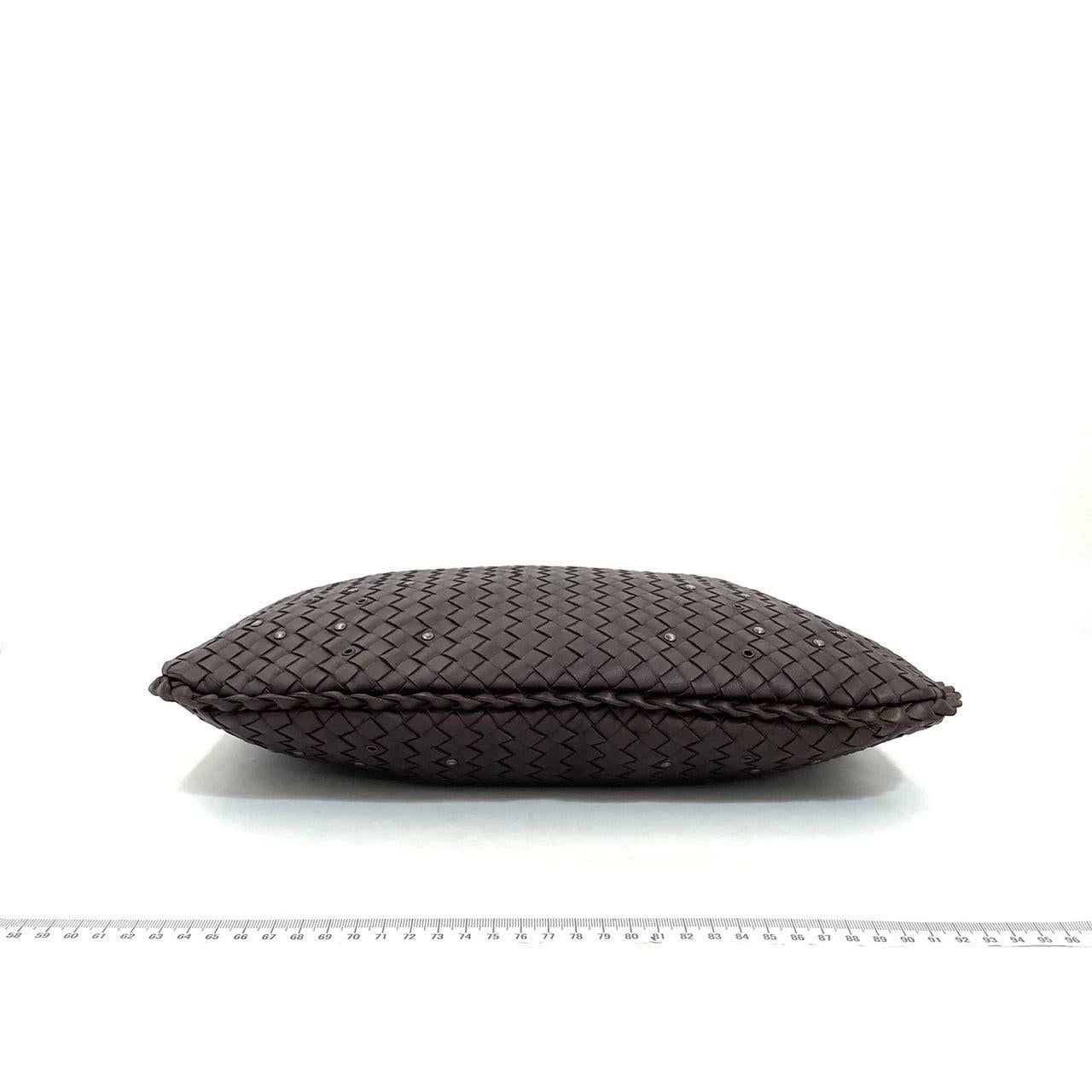 Bottega Veneta Intrecciato Hobo Medium Dark Brown leather with Metal Studs 40cm In Excellent Condition For Sale In AUBERVILLIERS, FR