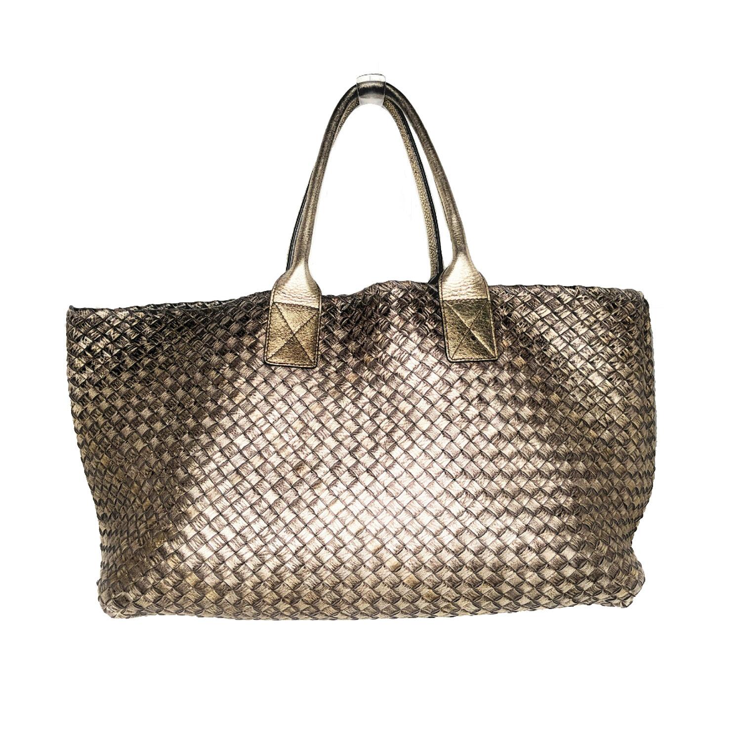 Metallic gold-tone Intrecciato Nappa leather Bottega Veneta Large Cabat tote with antiqued gold-tone hardware, dual rolled handles, tonal leather interior and open at top. Includes zip pouch.

Designer: Bottega Veneta
Material: Intrecciato woven