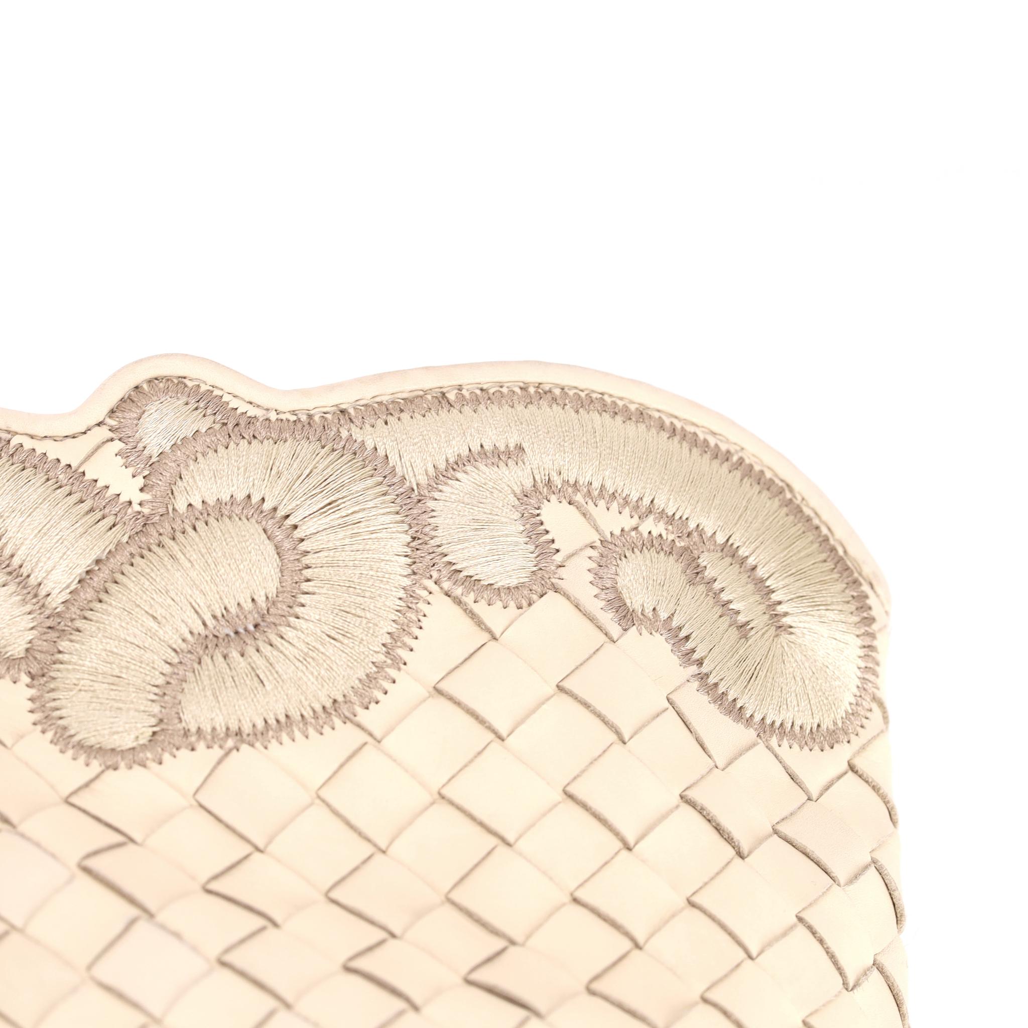 Bottega Veneta Intrecciato Leather Embroidered Trim Tote Bag For Sale 3