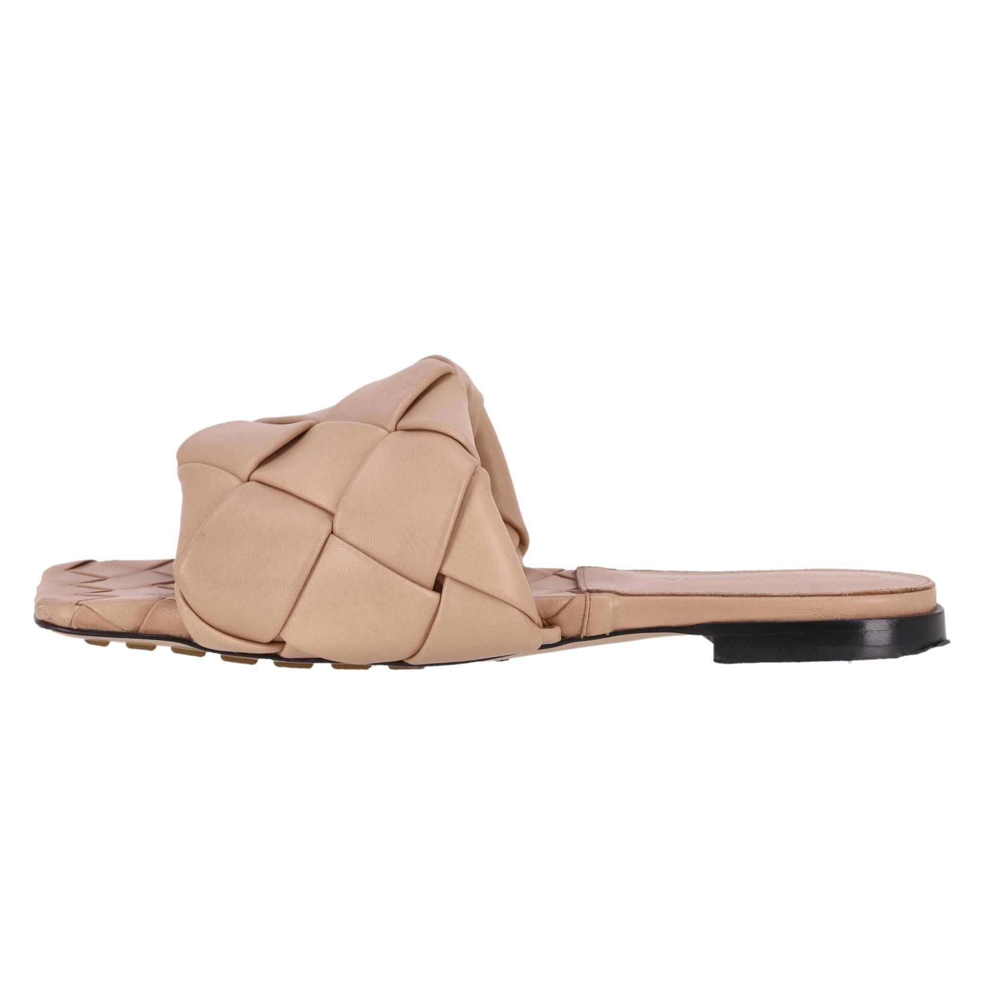 Beige Sandales Lido en cuir Intrecciato de Bottega Veneta en vente