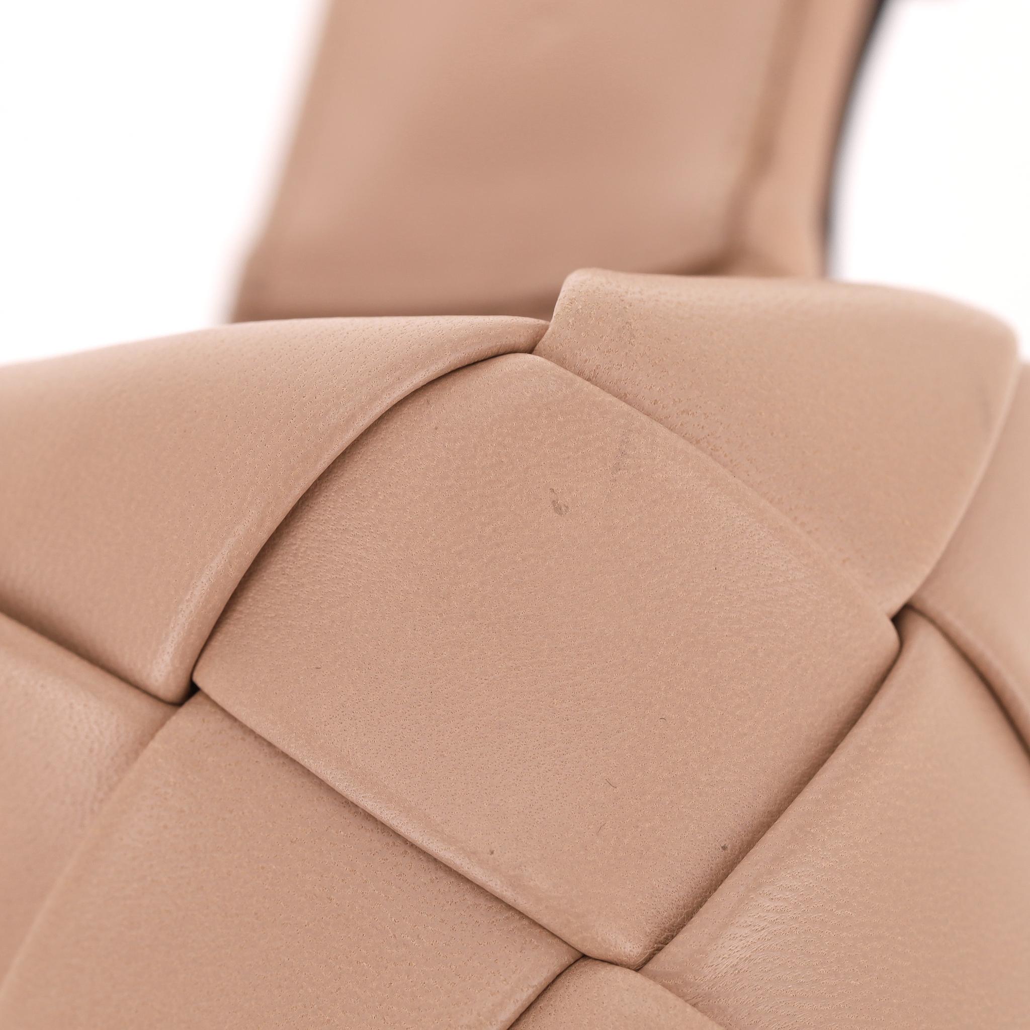 Sandales Lido en cuir Intrecciato de Bottega Veneta en vente 4