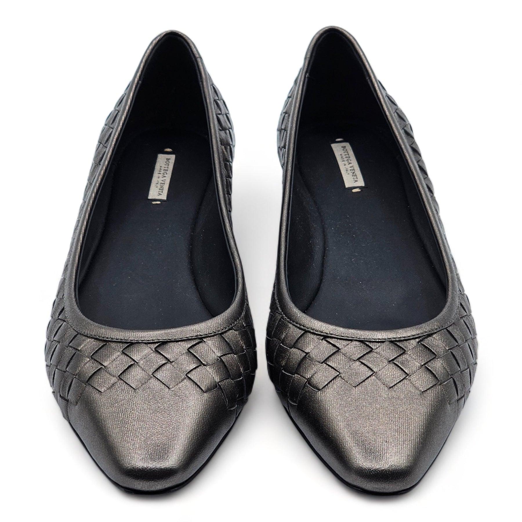 Bottega Veneta Intrecciato Leather Loafers in Silver.

Additional information:
Material: Leather 
Style: 9 US
Color: Silver
Size: 39 (9 US) Fit true to size
Country: Italy
Condition: Brand new with box.