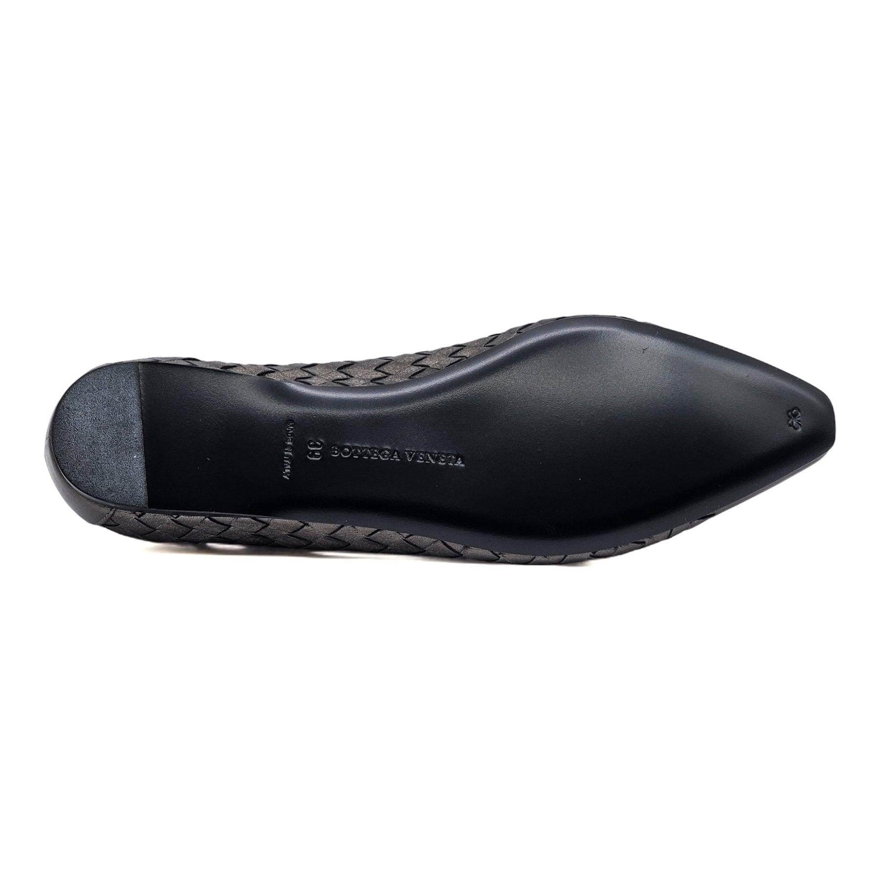 Bottega Veneta Intrecciato Leather Loafers in Silver In Excellent Condition For Sale In Los Angeles, CA