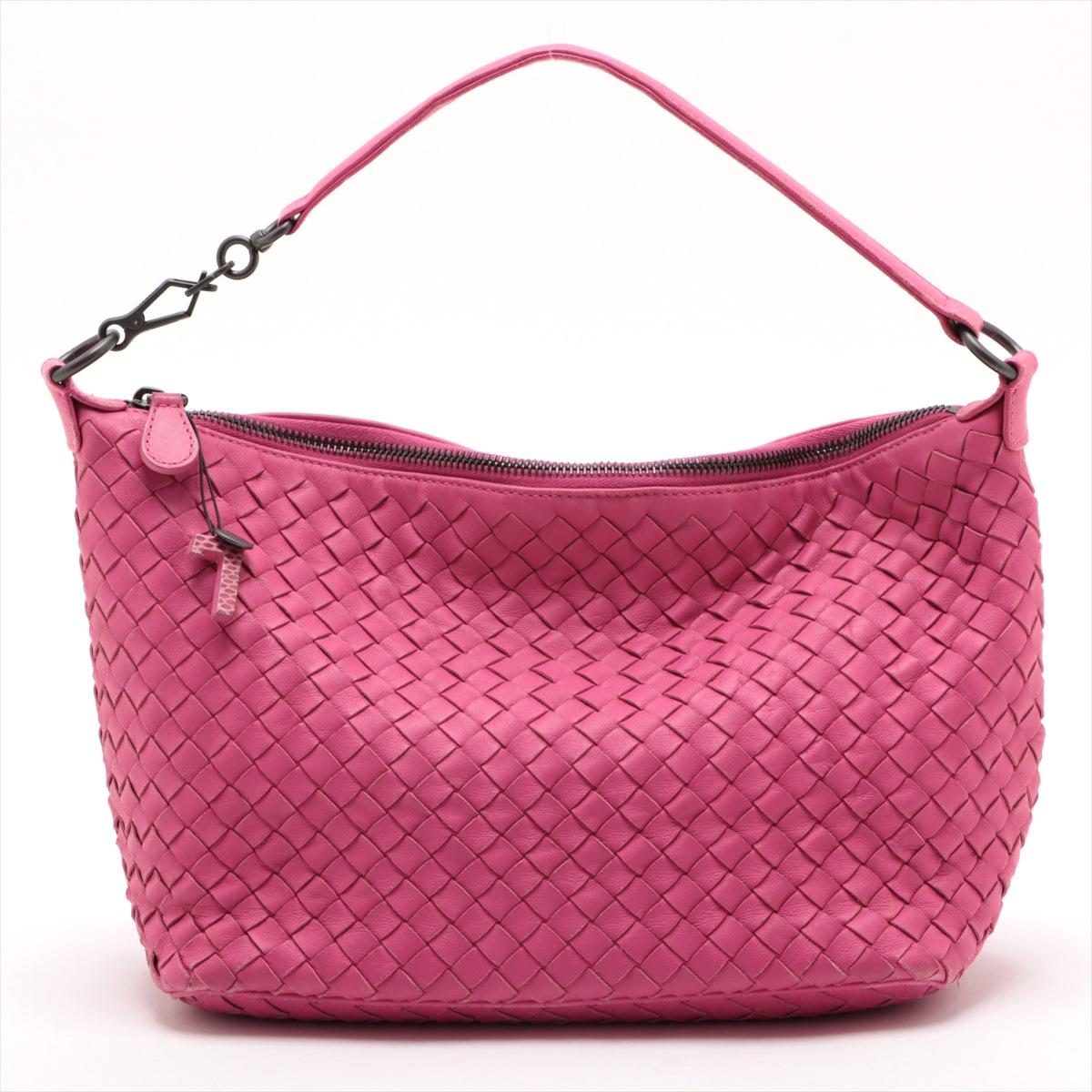 The Bottega Veneta Intrecciato Leather Shoulder Bag in Pink combines sophistication with versatility. Crafted from supple leather featuring Bottega Veneta's signature intrecciato weave, the shoulder bag exudes understated elegance. The soft pink hue