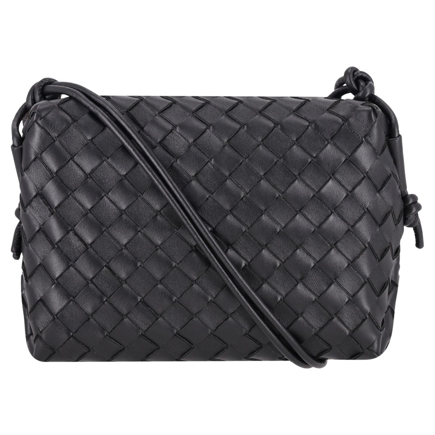 Bottega Veneta Intrecciato Leder Kleine Loop Crossbody Tasche im Angebot