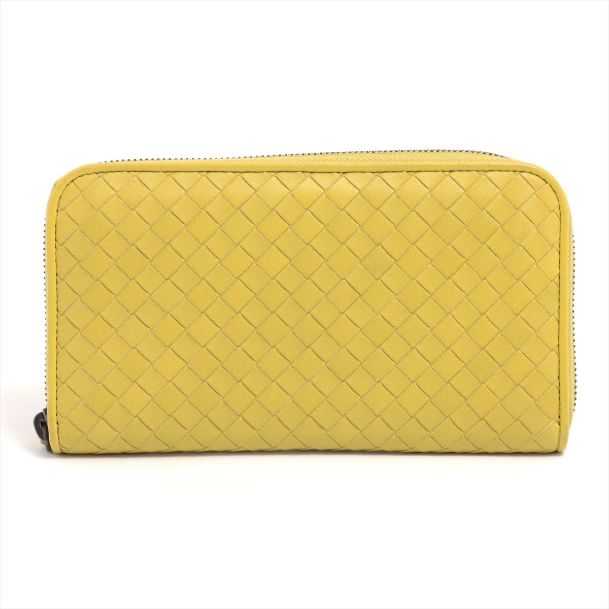 The Bottega Veneta Intrecciato Leather Zippy Wallet in Yellow Gold is a luxurious and sophisticated accessory that showcases the brand's iconic craftsmanship. Crafted from high-quality leather with Bottega Veneta's signature Intrecciato weaving