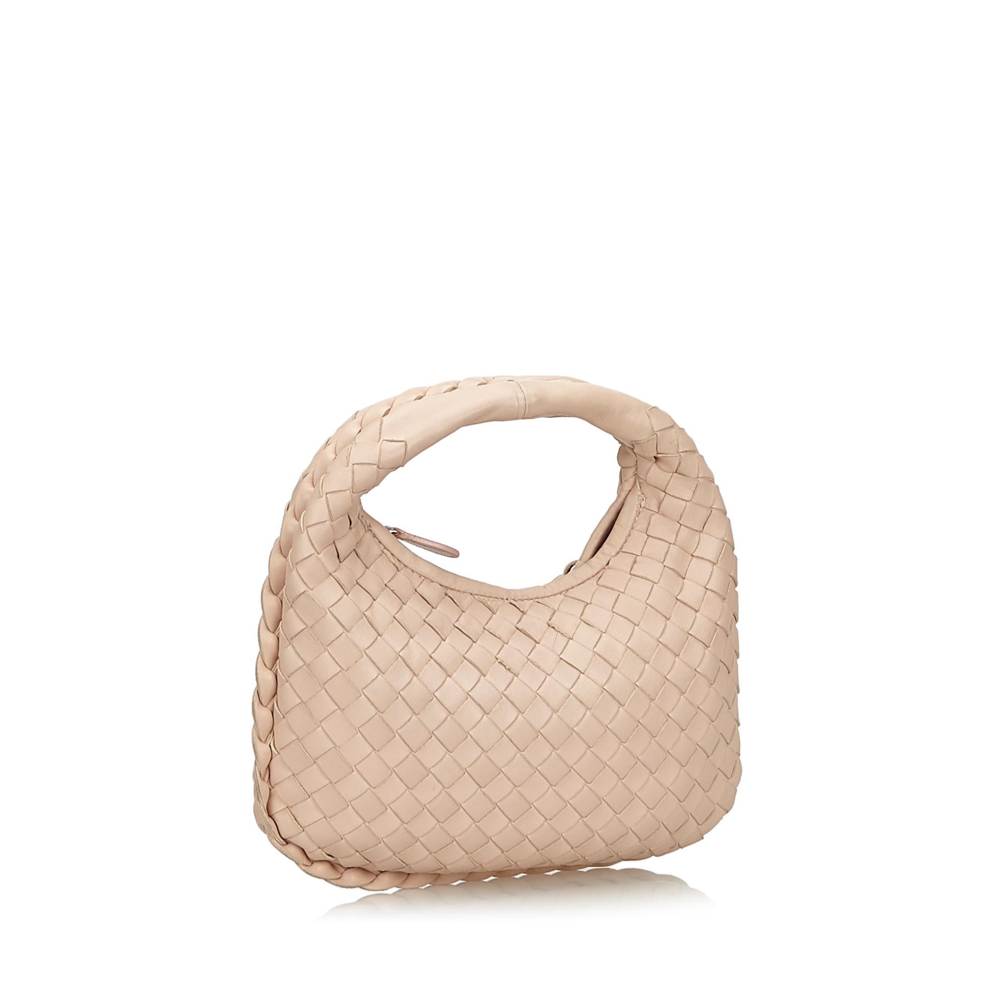 Bottega Veneta Intrecciato Mini Hobo bag

- woven leather 
- flat leather handle
- top zip closure

Item authenticated by HEWI London.

Please kindly contact admin with any questions and a HEWI car service is available in Central London