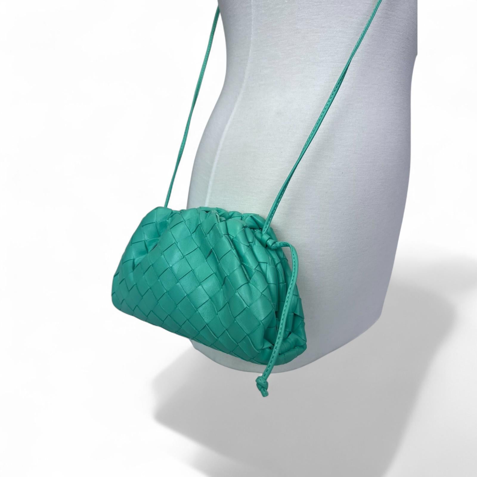 Donna Bottega Veneta Intrecciato Mini Pouch Greene & Greene in vendita