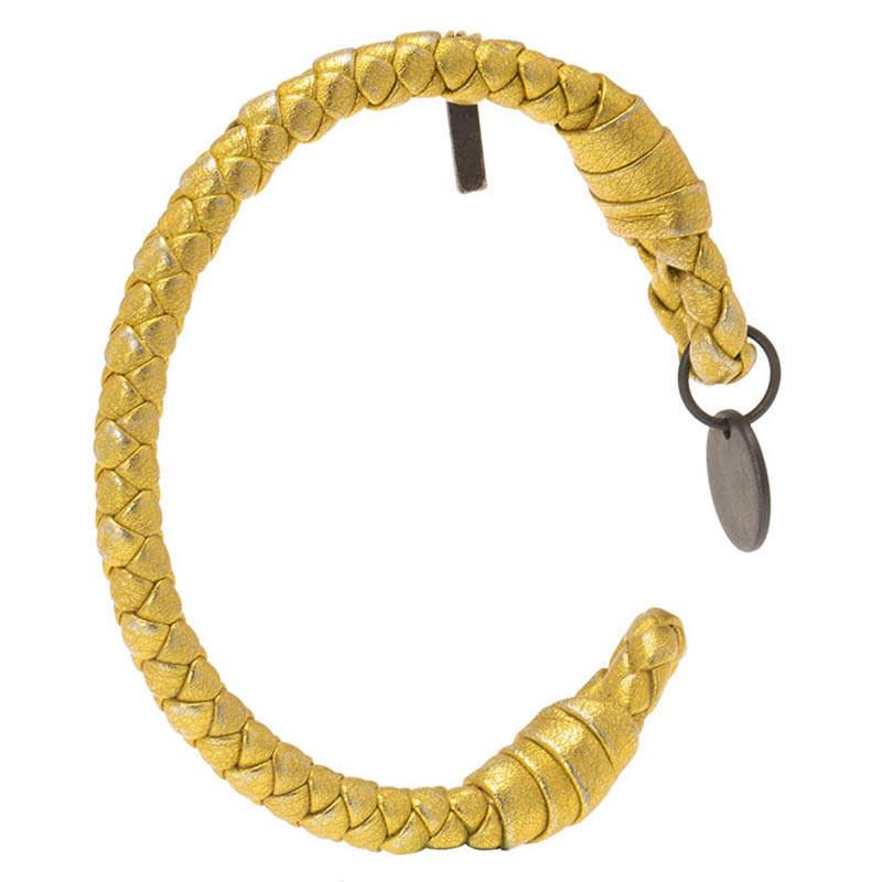 Bottega Veneta Intrecciato Nappa Gold Tone Open Cuff Leather Bracelet M In Good Condition For Sale In Dubai, Al Qouz 2