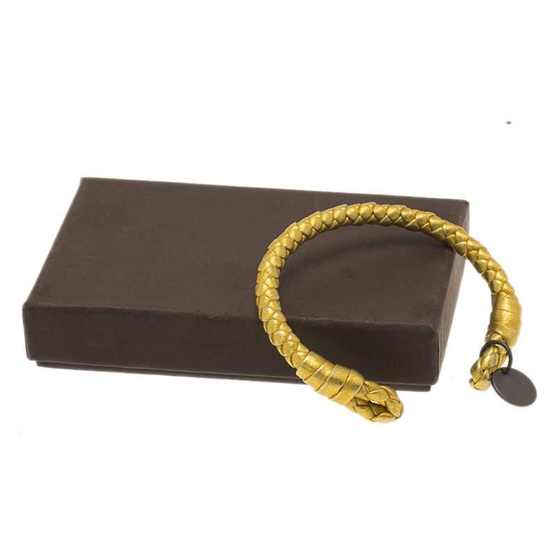 Bottega Veneta Intrecciato Nappa Gold Tone Open Cuff Leather Bracelet M For Sale 2