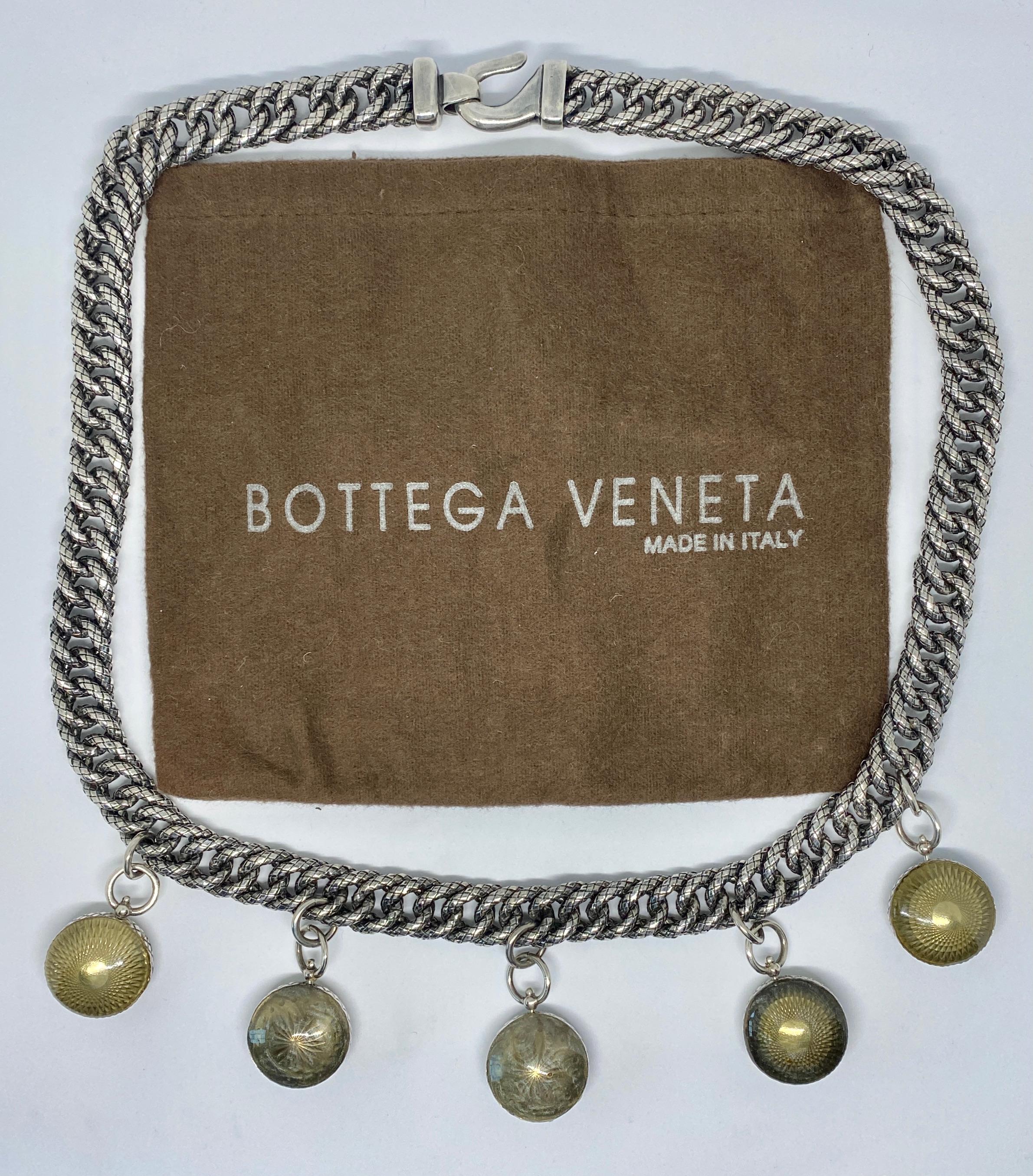 Contemporain Bottega Veneta Collier Intrecciato en argent sterling oxydé avec médaillons en vente