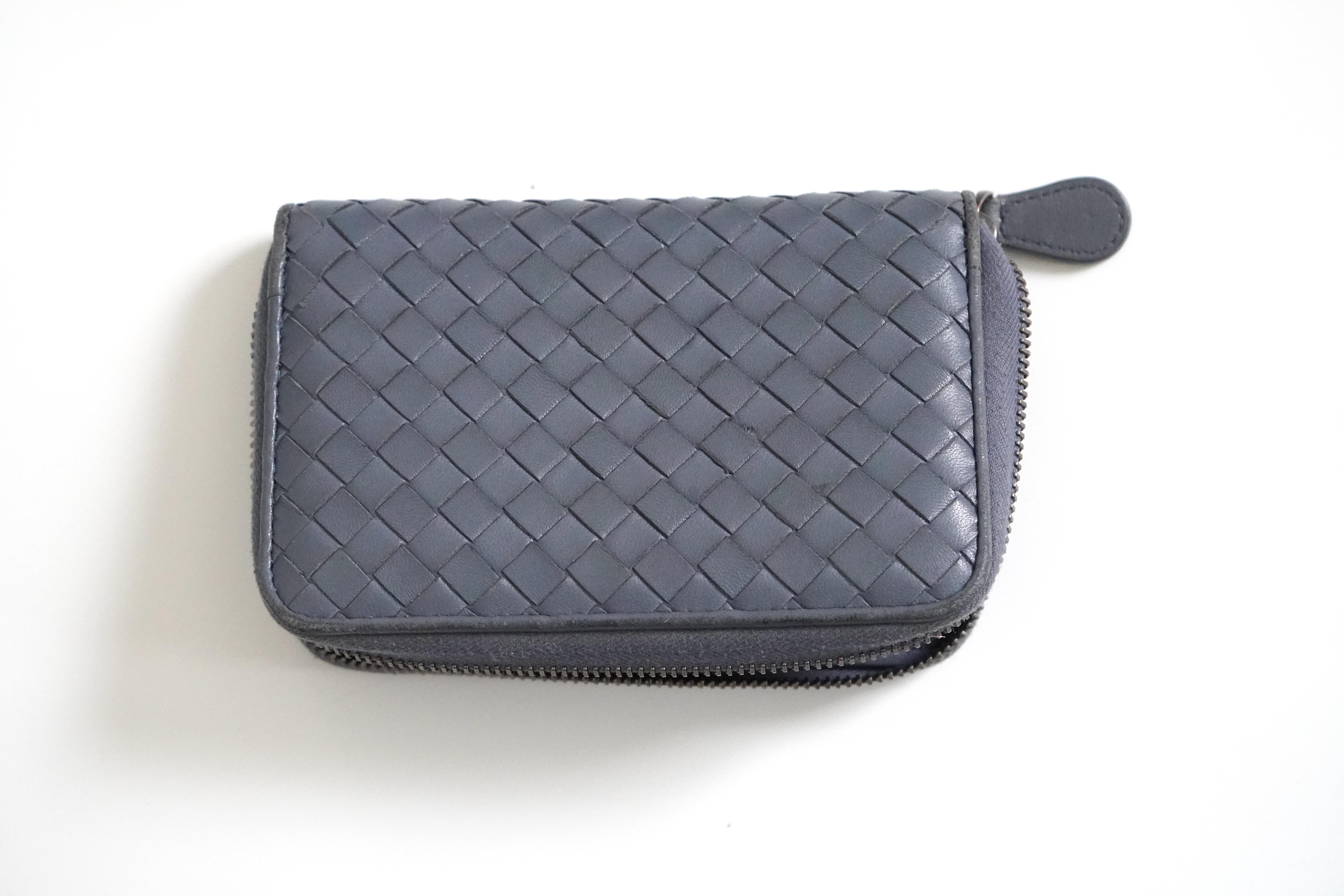 Bottega Veneta Intrecciato Weave Leather Wallet  For Sale 2