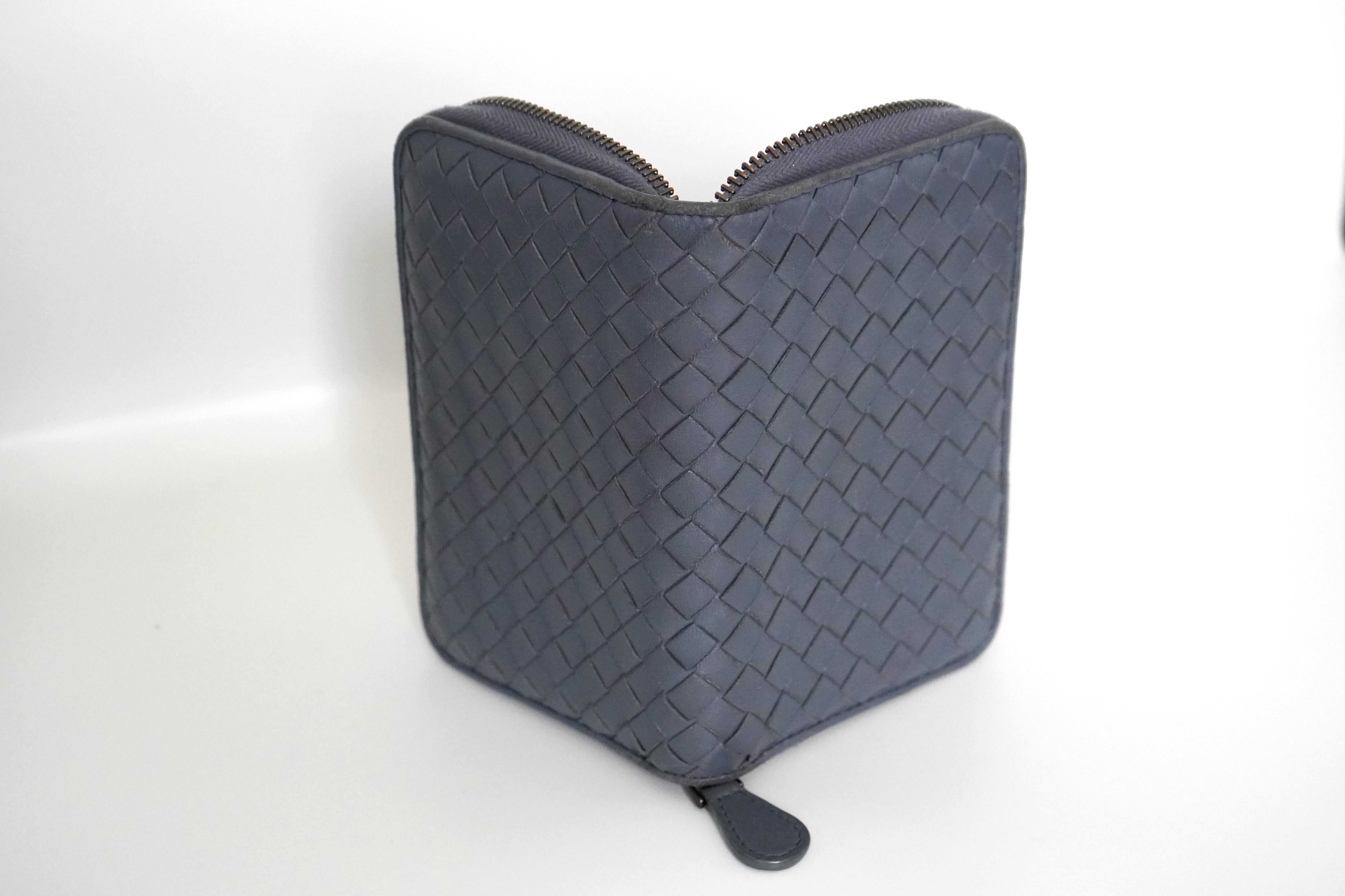 Bottega Veneta Intrecciato Weave Leather Wallet  For Sale 4