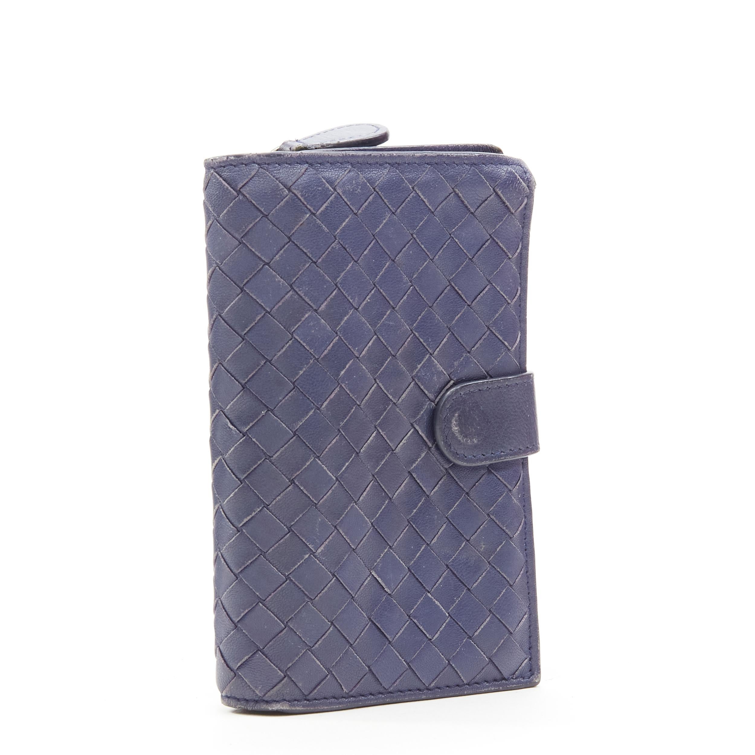 BOTTEGA VENETA Intrecciato Weave navy blue leather zip coins 10-slot wallet 
Reference: JACG/A00013 
Brand: Bottega Veneta 
Material: Leather 
Color: Navy 
Pattern: Solid 
Closure: Zip 
Extra Detail: Button tab with zip around coins compartment.