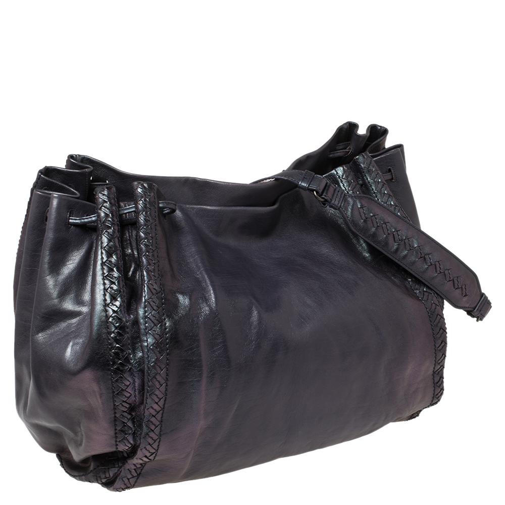 Bottega Veneta Iridescent Purple Leather Scarabee Crossbody Bag In Good Condition In Dubai, Al Qouz 2