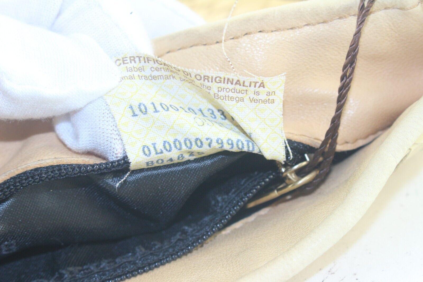 Bottega Veneta Elfenbein Beige Intrecciato Umhängetasche aus gewebtem Leder 1BV912K Damen im Angebot