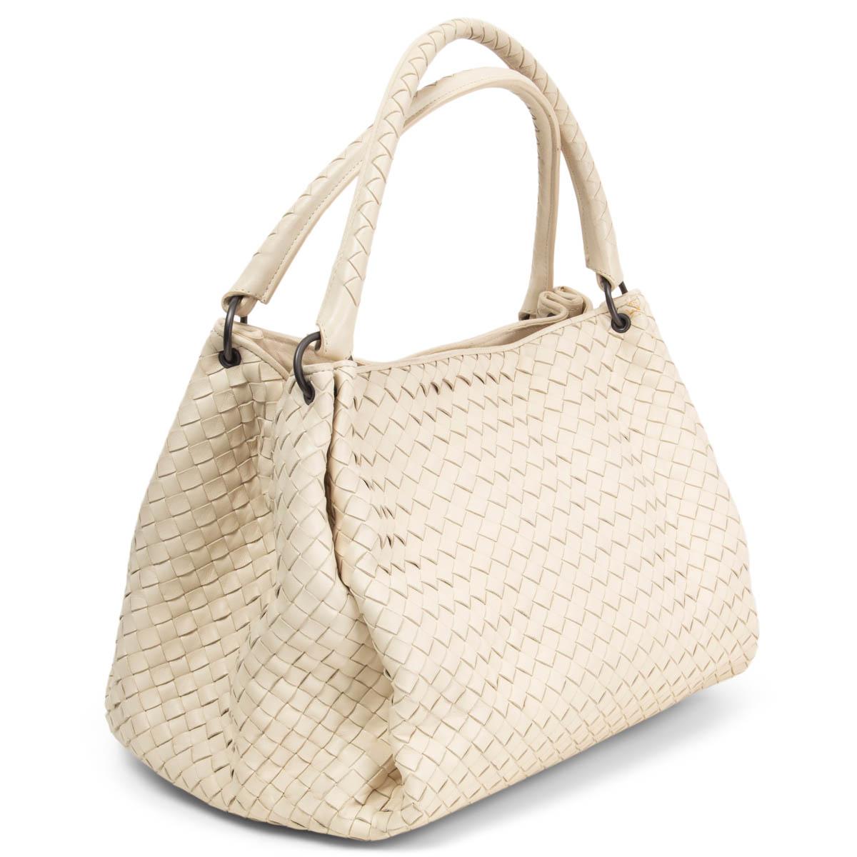100% authentic BBottega Veneta Parachute Shoulder Bag in cream signature Intrecciato nappa leather featuring gunmetal hardware. Opens with a hidden magnetic button on top and is lined in taupe suede with one zipper pocket against the back and a
