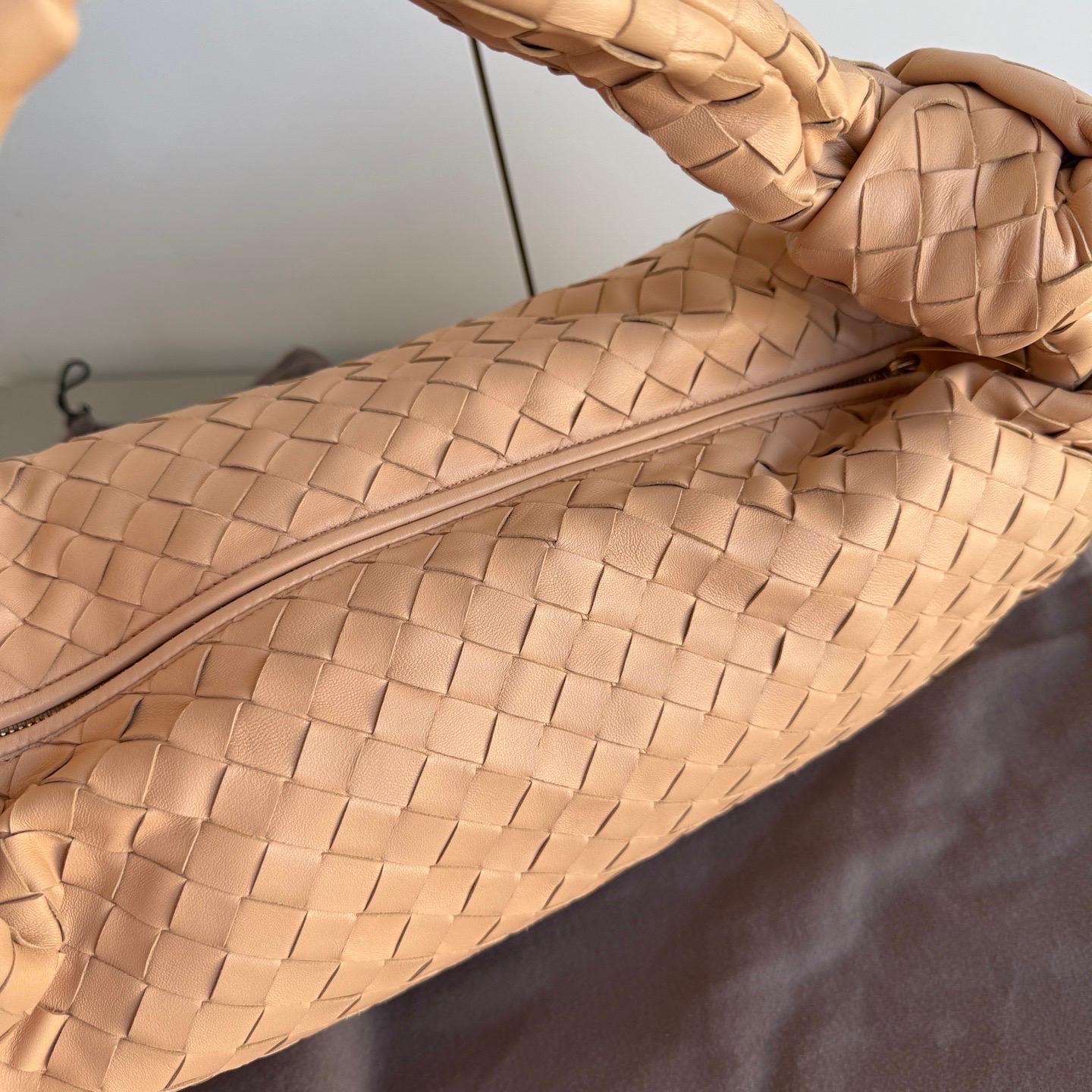 Bottega Veneta Jodie Classic Large Almond Beige Lambskin Leather Clutch Bag For Sale 7