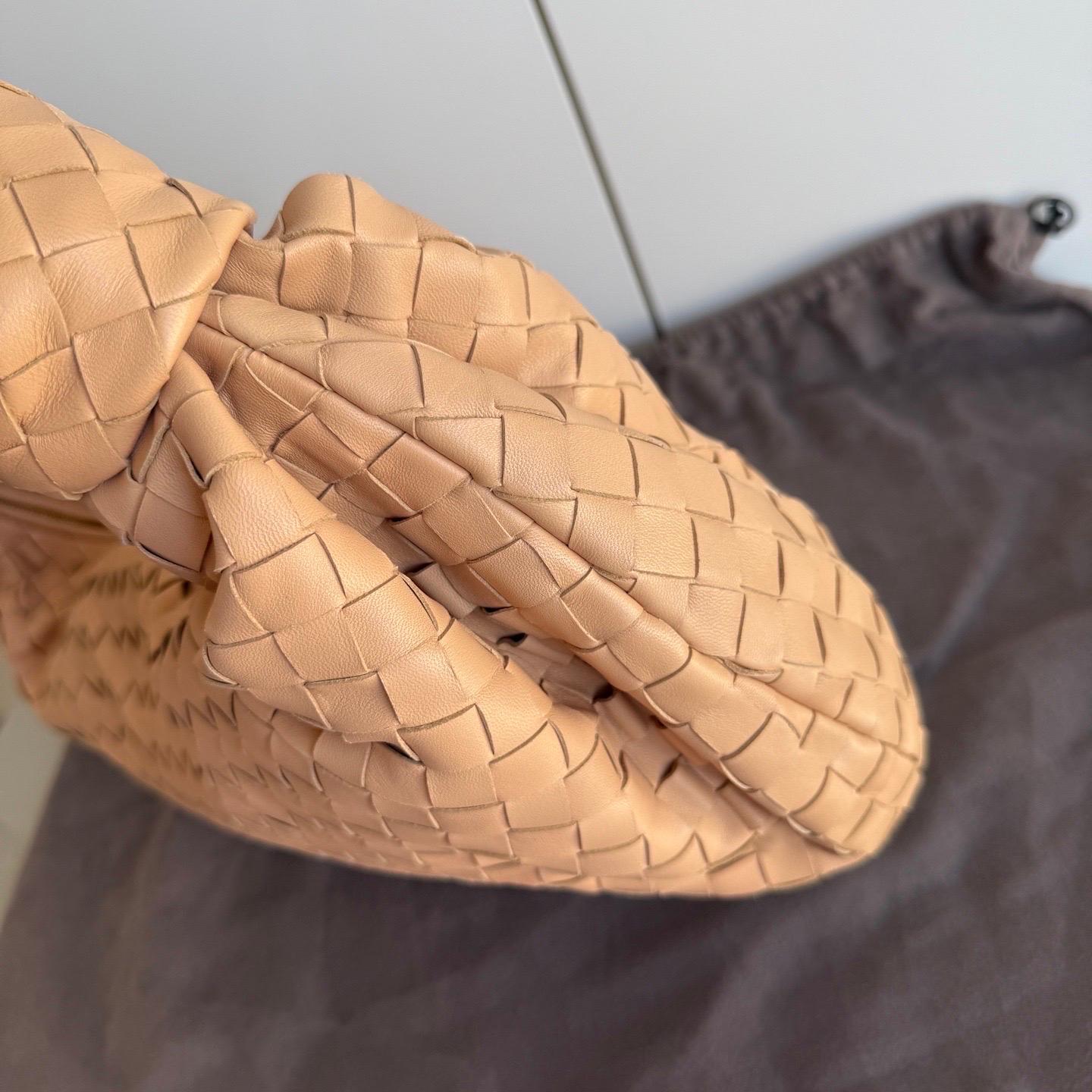 Bottega Veneta Jodie Classic Large Almond Beige Lambskin Leather Clutch Bag For Sale 8