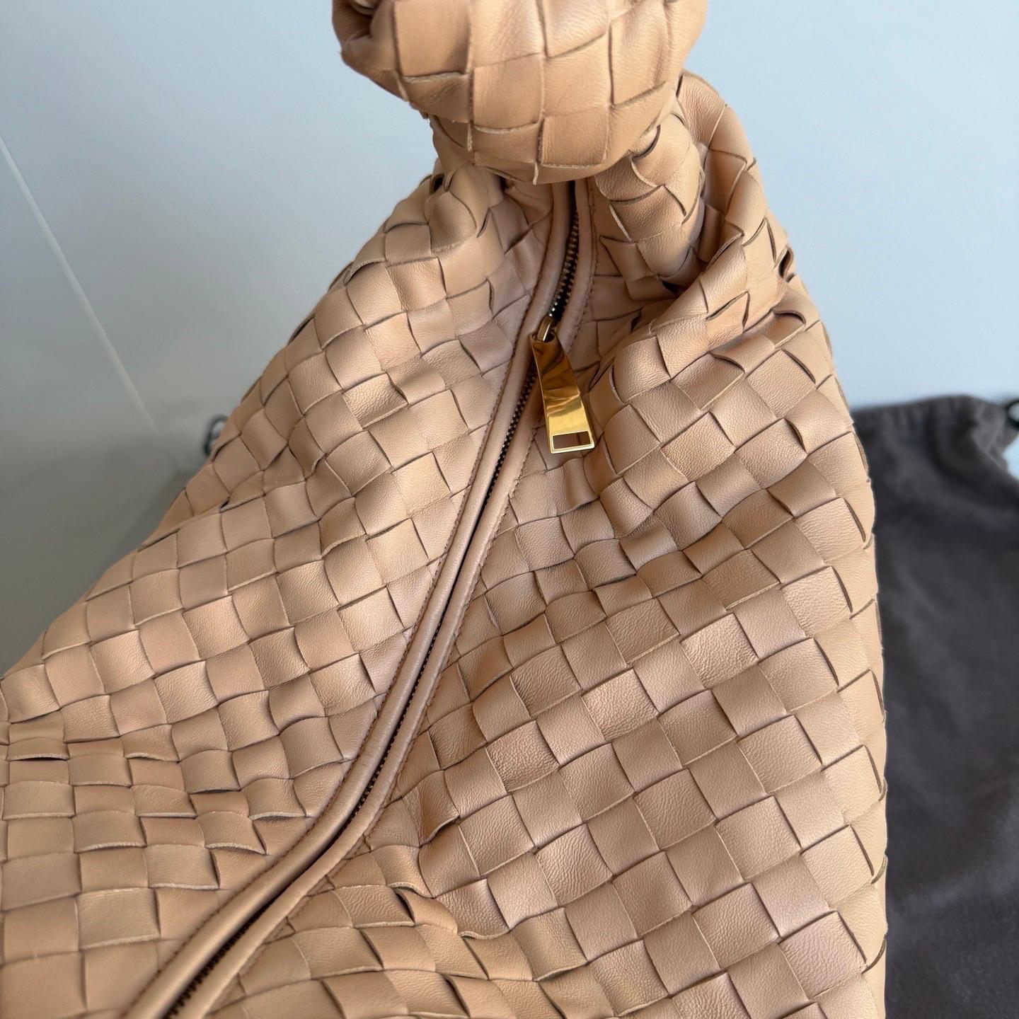 Bottega Veneta Jodie Classic Large Almond Beige Lambskin Leather Clutch Bag For Sale 9