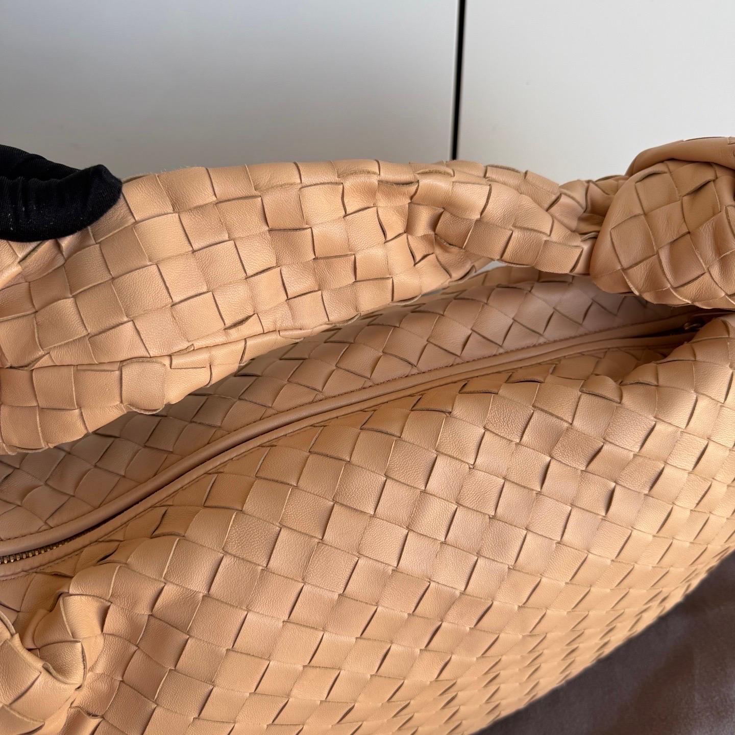 Bottega Veneta Jodie Classic Large Almond Beige Lambskin Leather Clutch Bag For Sale 10