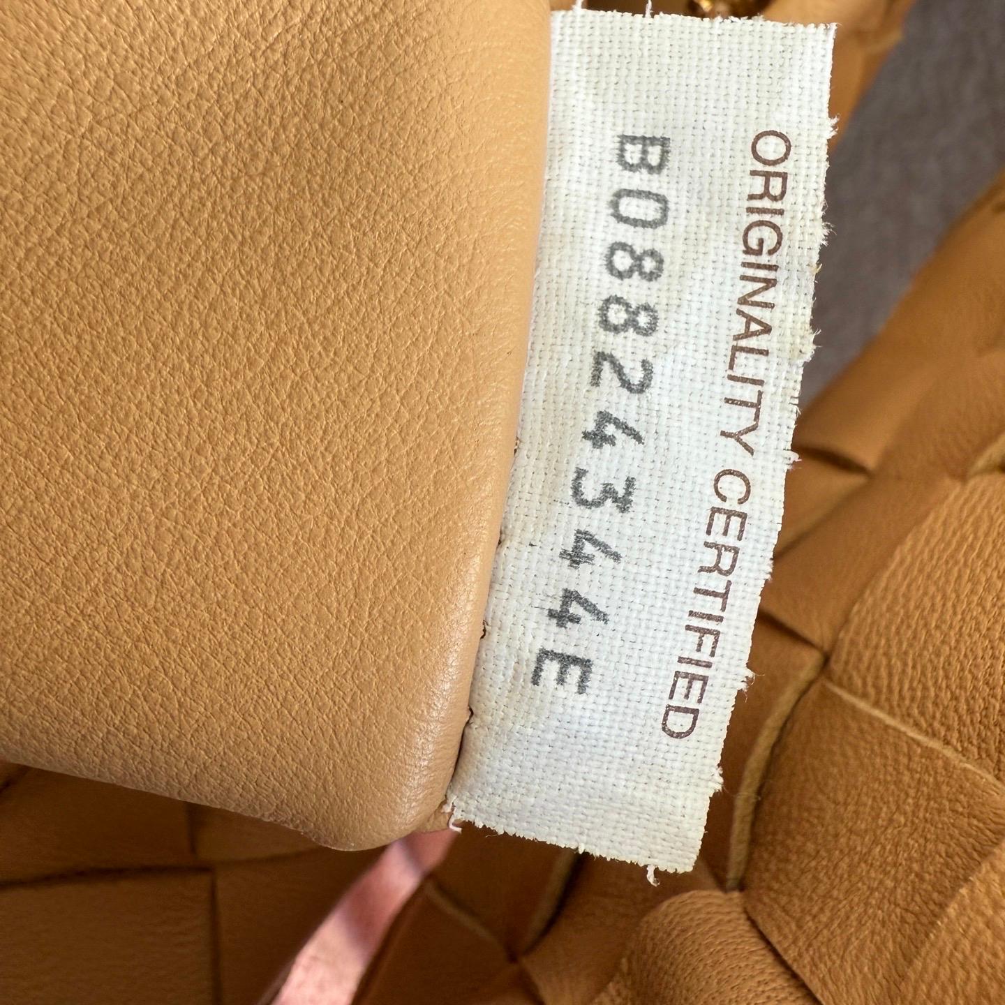 Bottega Veneta Jodie Classic Large Almond Beige Lambskin Leather Clutch Bag For Sale 14