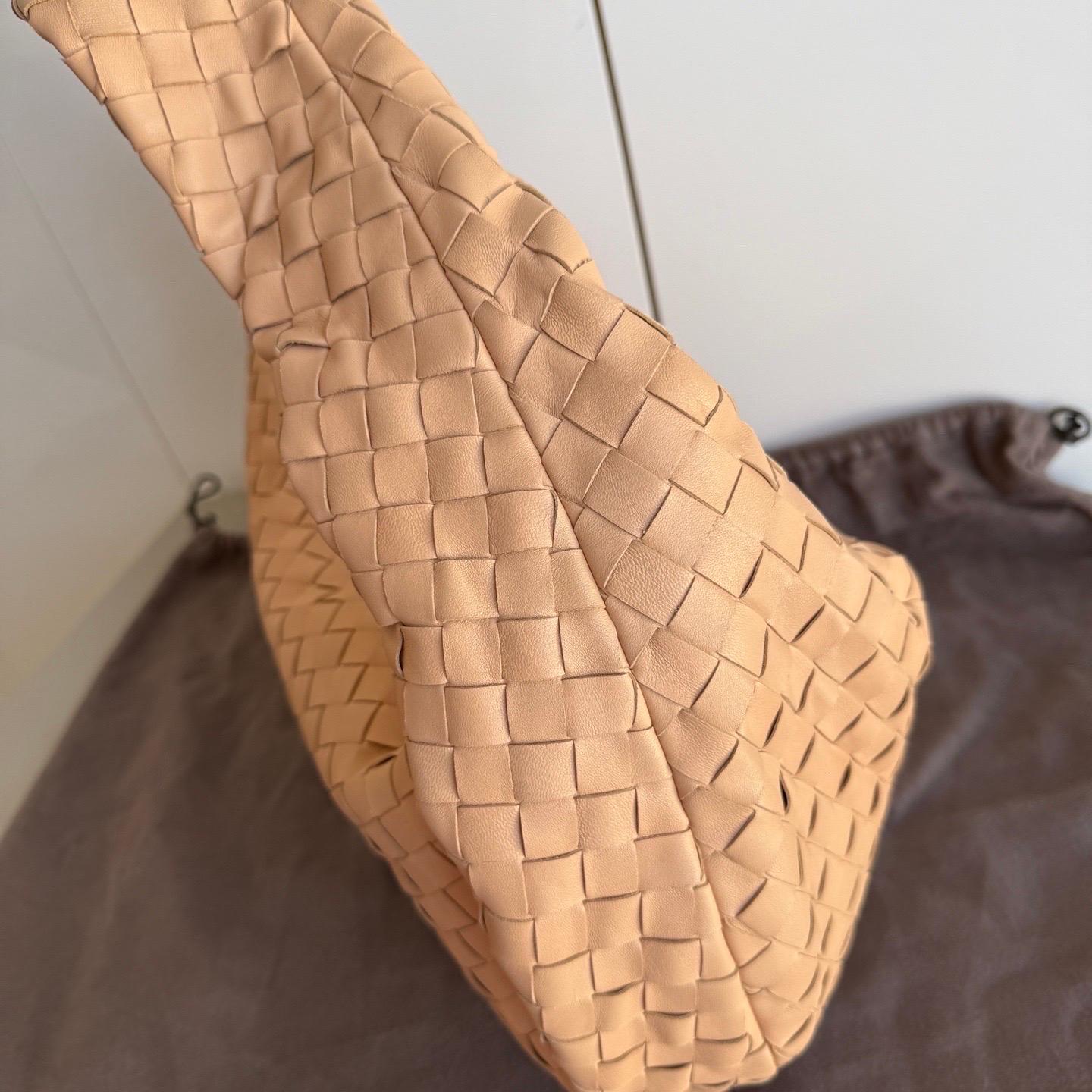 Bottega Veneta Jodie Classic Large Almond Beige Lambskin Leather Clutch Bag For Sale 1