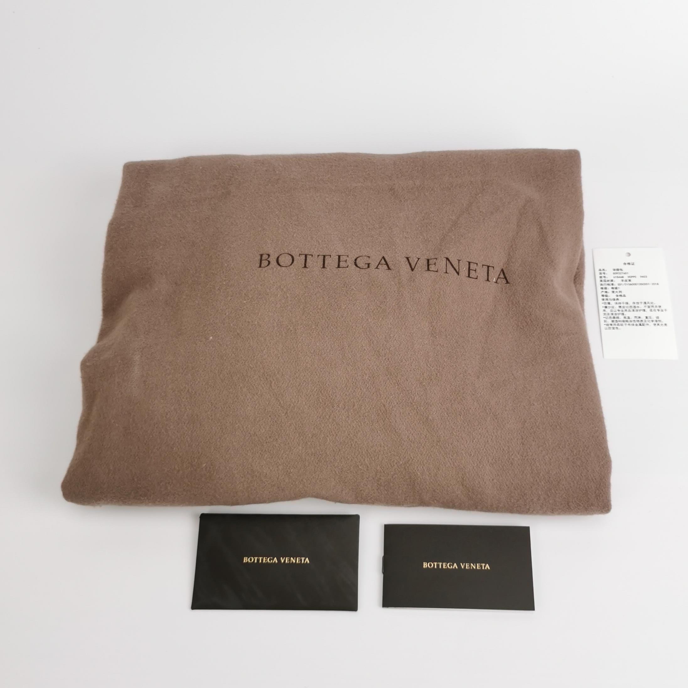 Bottega Veneta JODI Maxi Cuir d'agneau Beige Avoine 70cm en vente 7