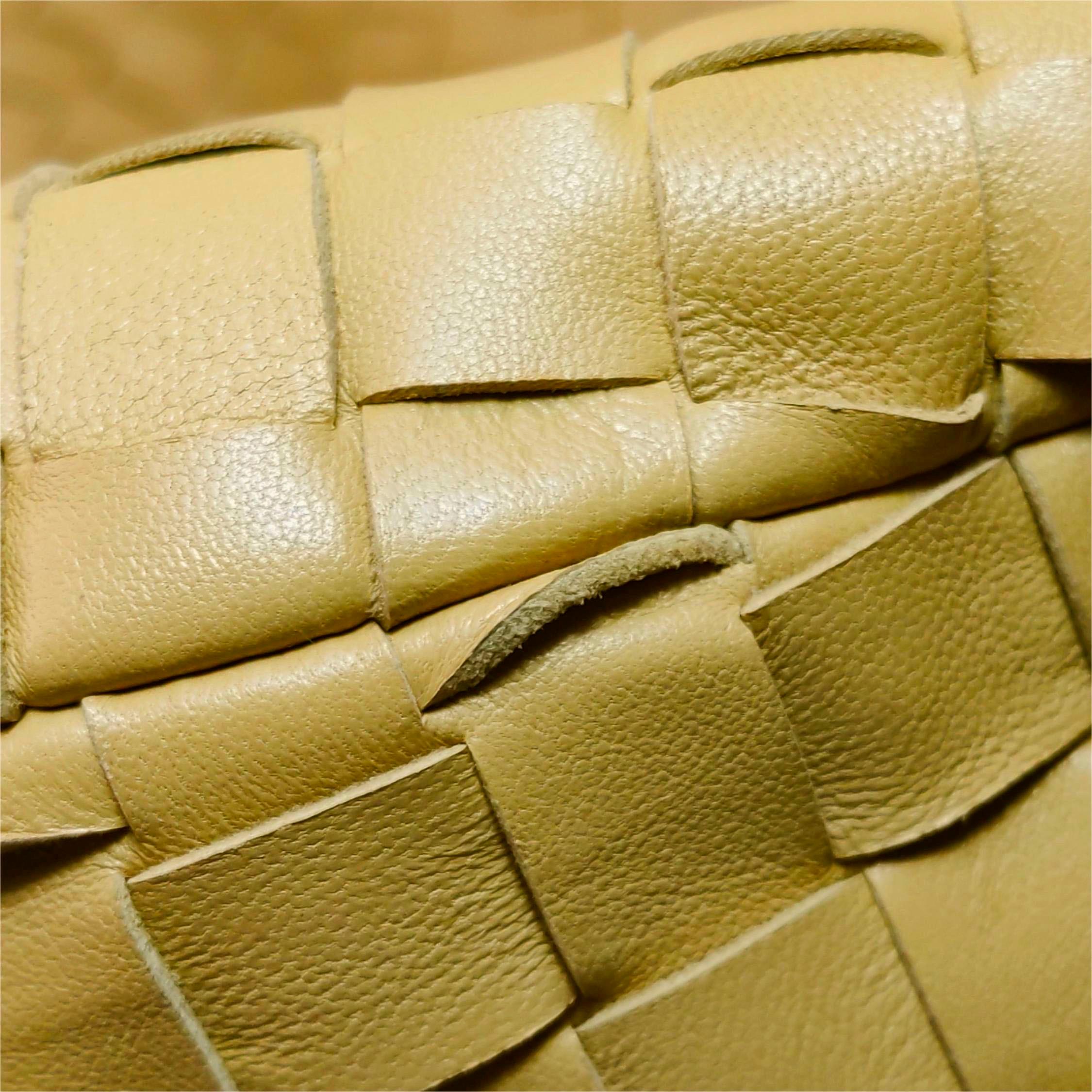 Bottega Veneta JODI Maxi Cuir d'agneau Beige Avoine 70cm en vente 9