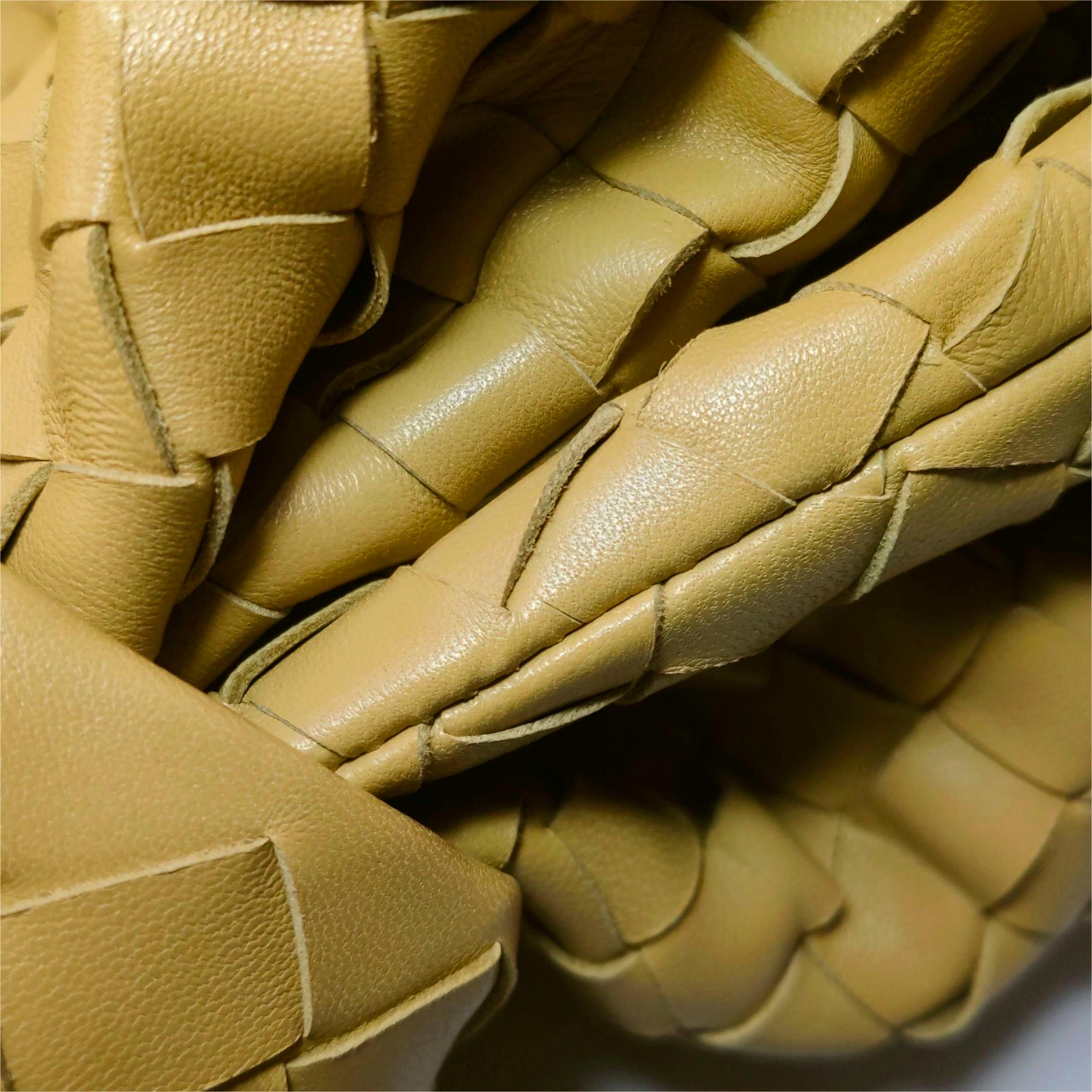 Bottega Veneta JODI Maxi Cuir d'agneau Beige Avoine 70cm en vente 11