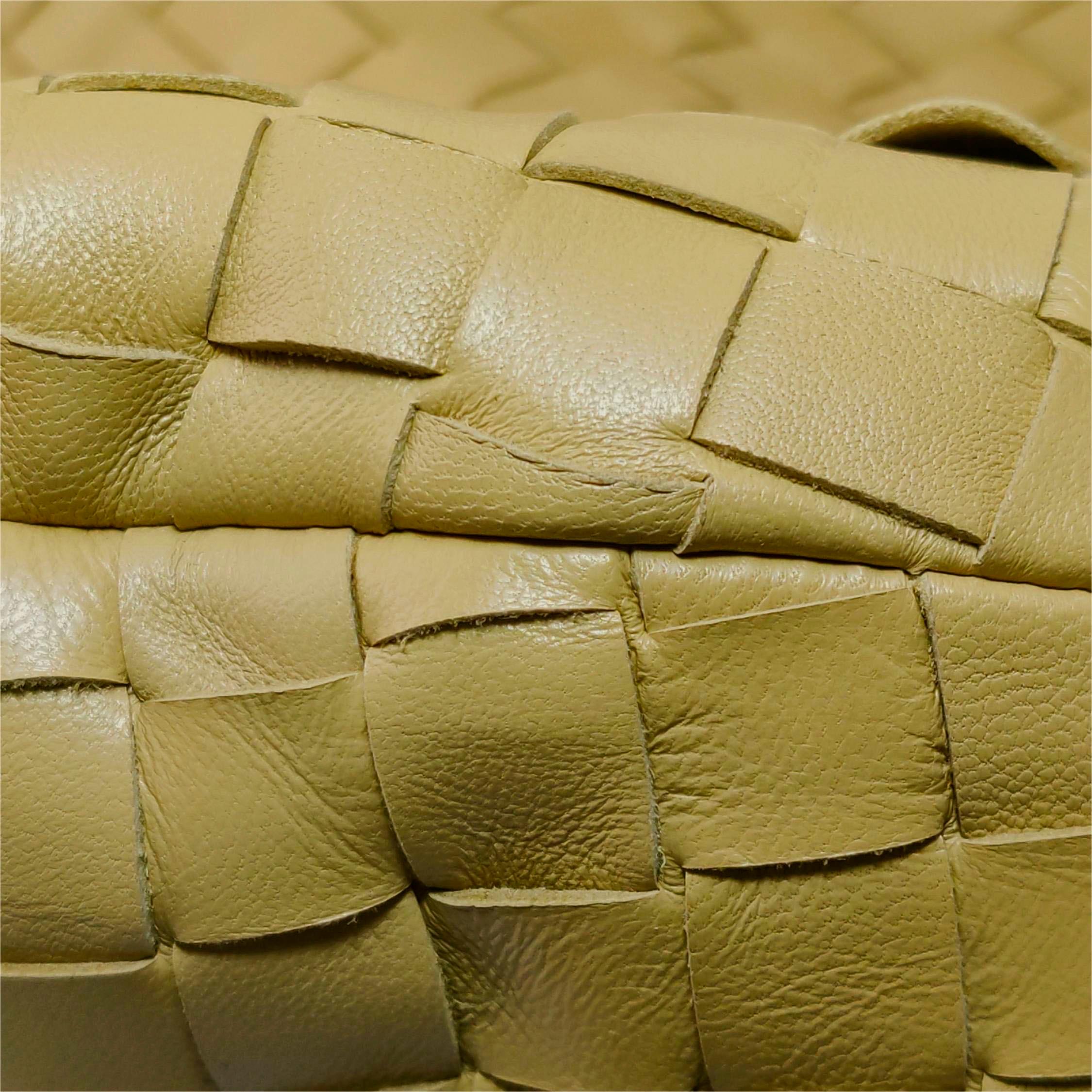 Bottega Veneta JODI Maxi Cuir d'agneau Beige Avoine 70cm en vente 12