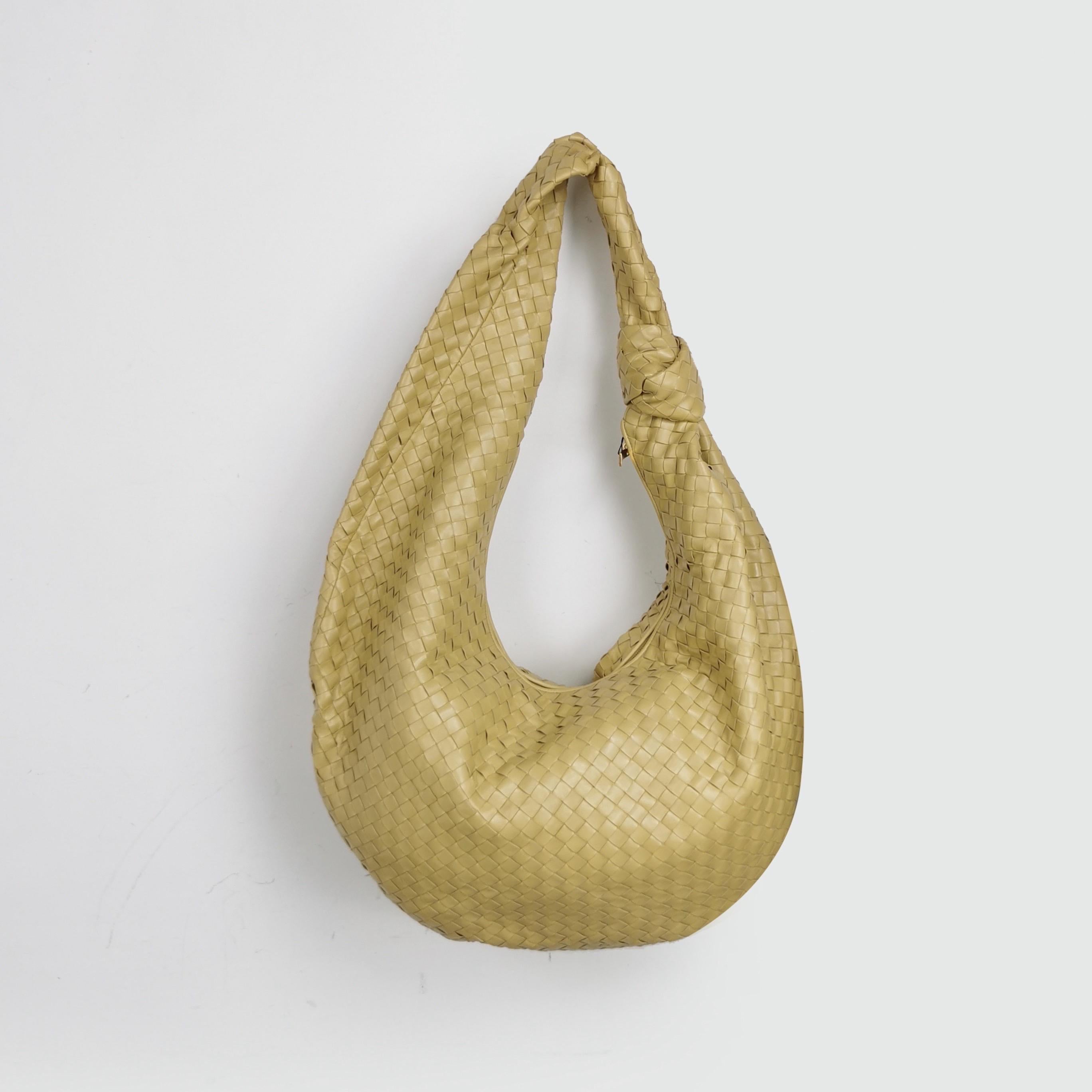 Bottega Veneta JODI Maxi Cuir d'agneau Beige Avoine 70cm Excellent état - En vente à AUBERVILLIERS, FR