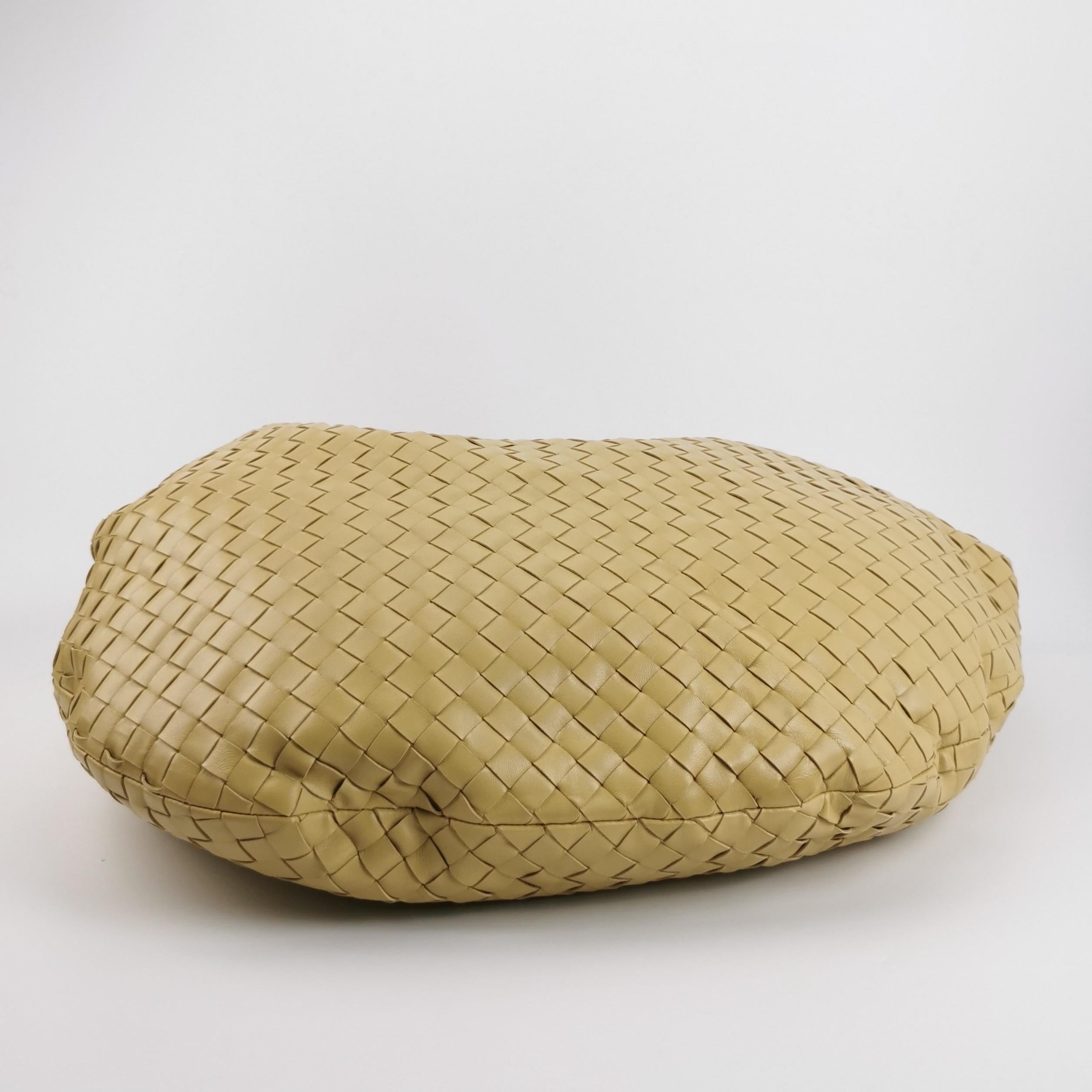 Bottega Veneta JODI Maxi Cuir d'agneau Beige Avoine 70cm en vente 2