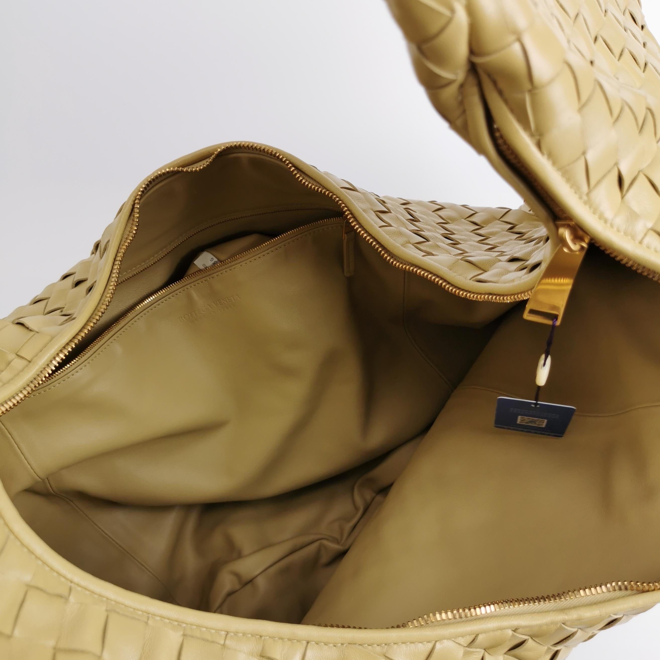 Bottega Veneta JODI Maxi Cuir d'agneau Beige Avoine 70cm en vente 3
