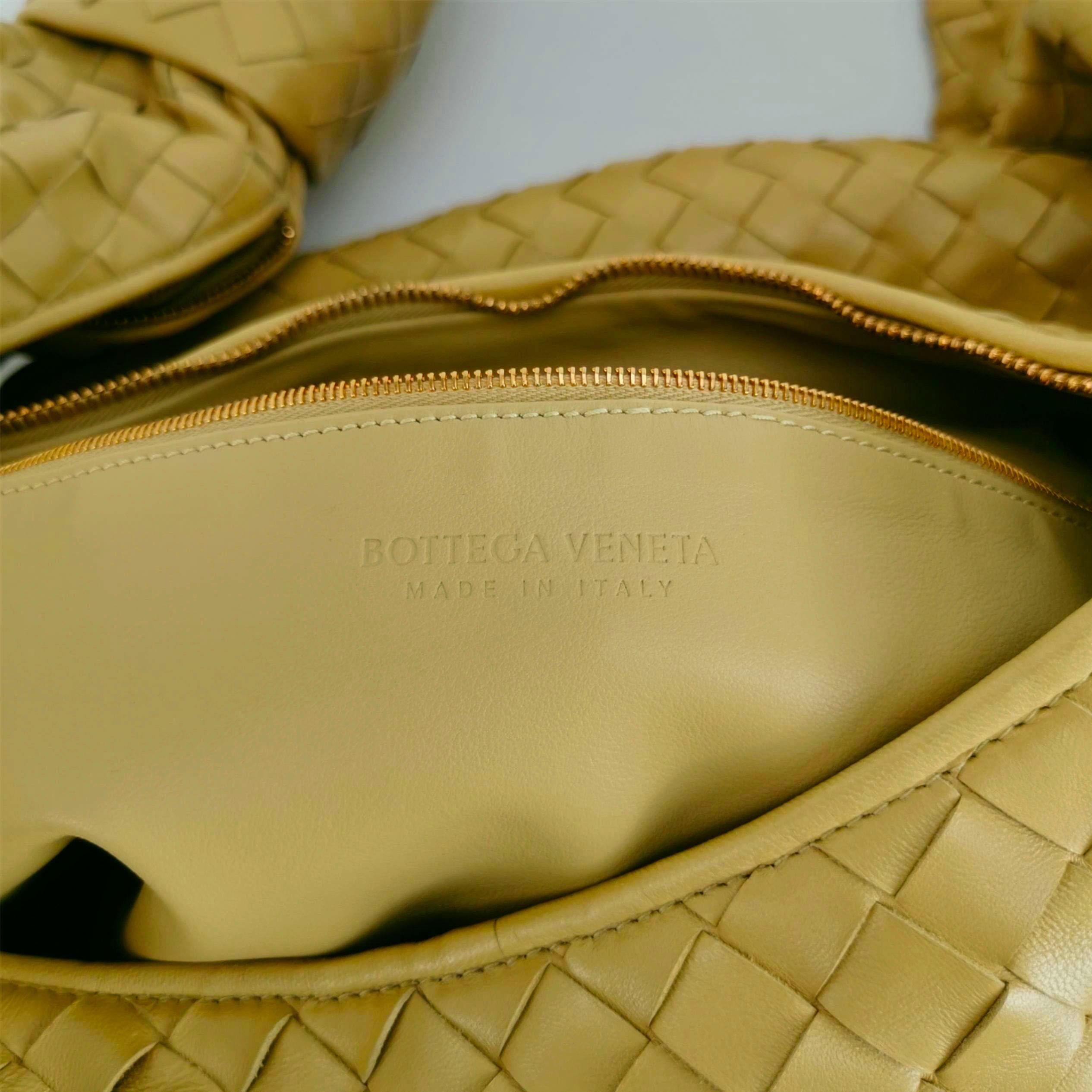 Bottega Veneta JODI Maxi Cuir d'agneau Beige Avoine 70cm en vente 4