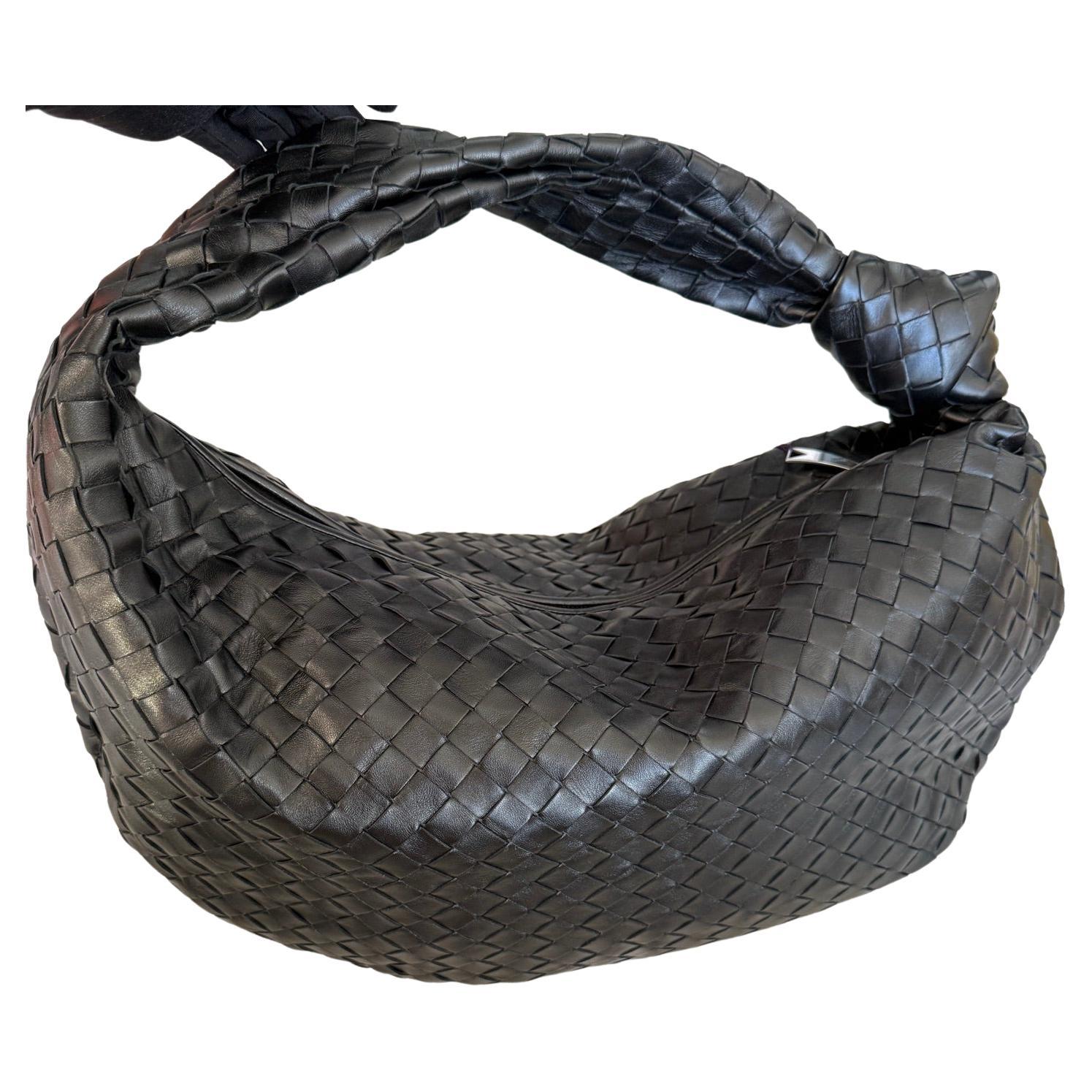 Bottega Veneta Jodie Medium in pelle d
agnello nera con finiture in argento in vendita