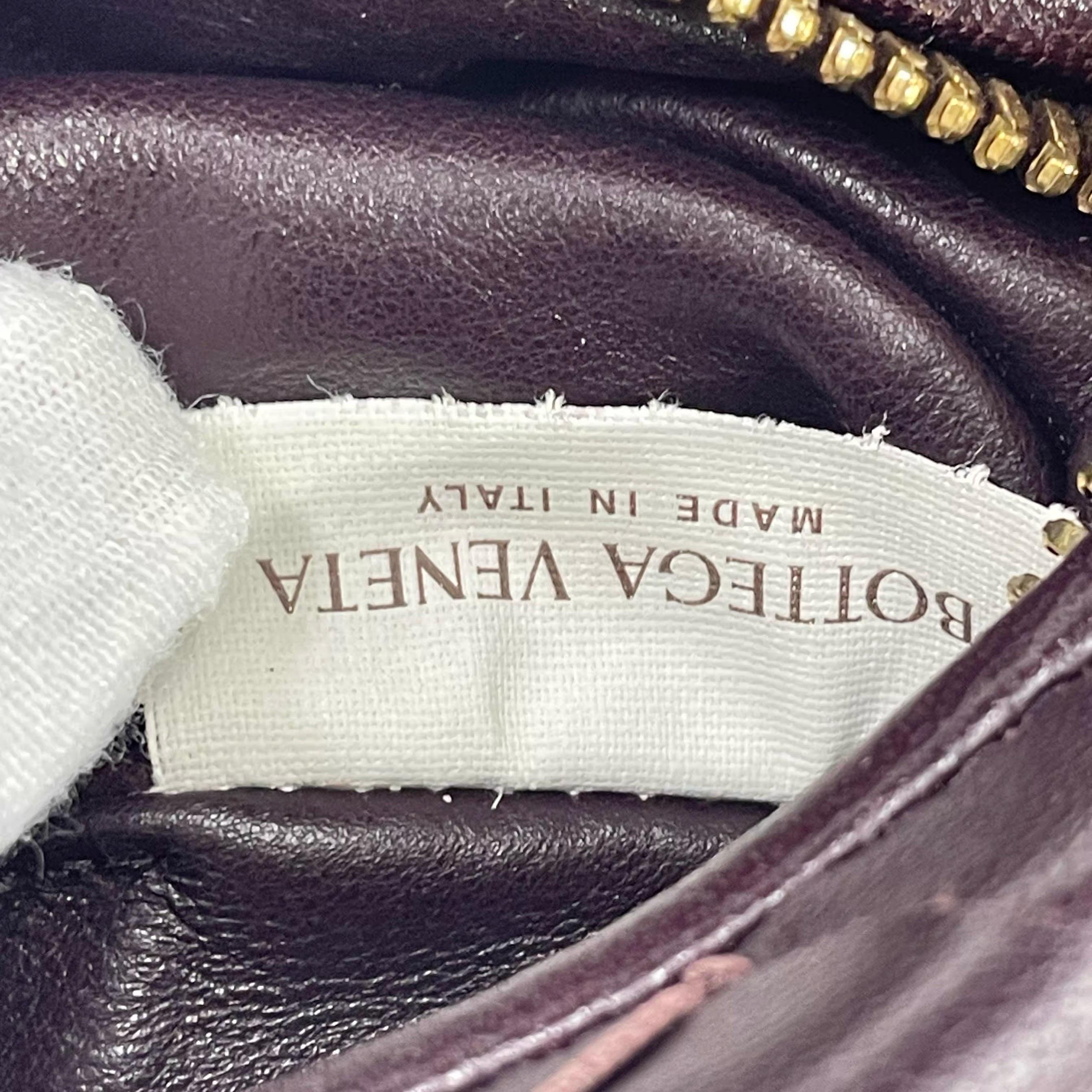Bottega Veneta Jodie Mini in pelle di Borgogna scuro e vino in vendita 13
