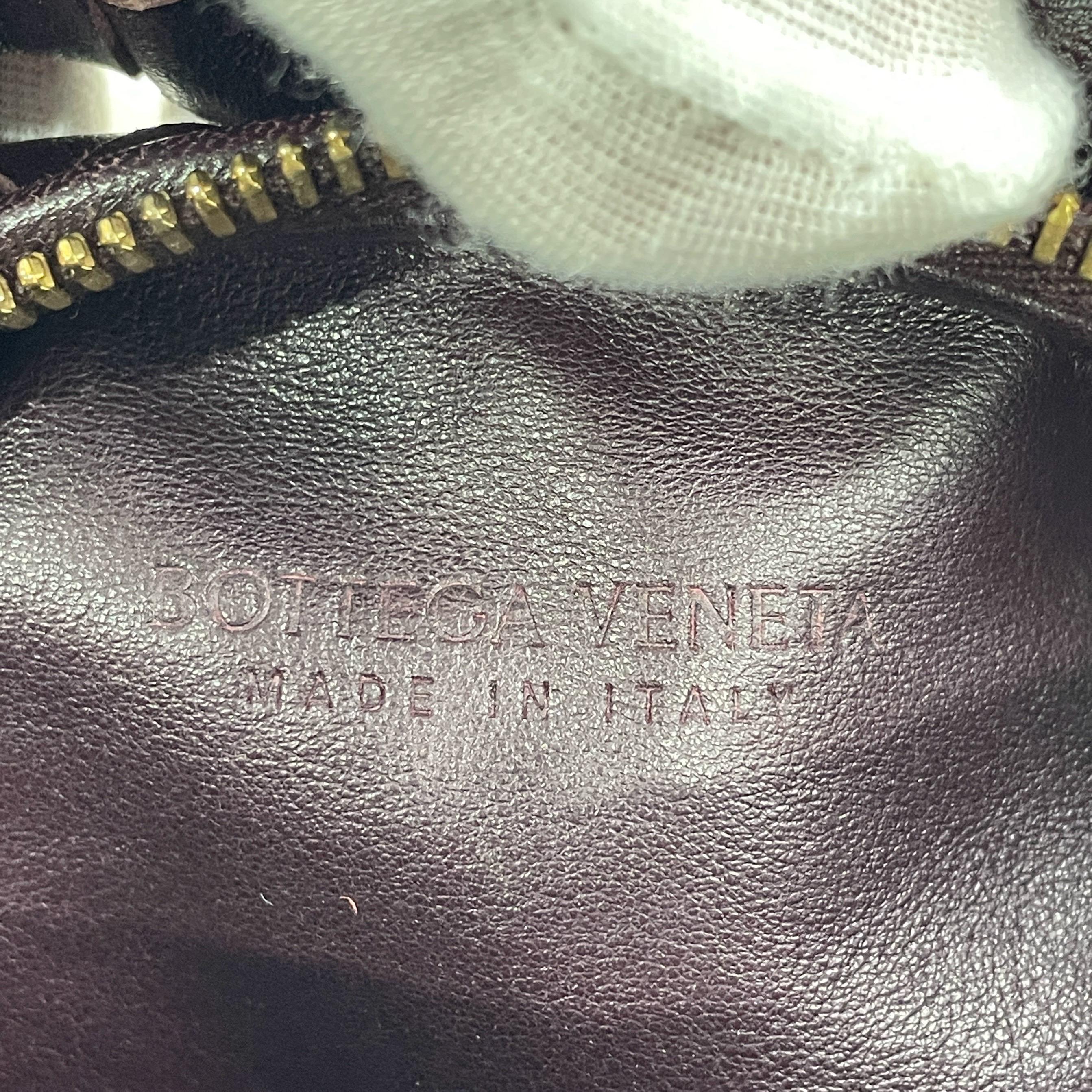 Bottega Veneta Jodie Mini in pelle di Borgogna scuro e vino in vendita 3