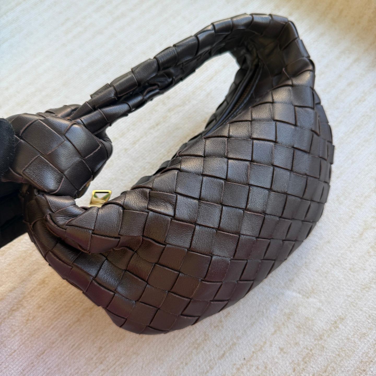 Bottega Veneta - JODI Mini Fondant - Pochette en cuir d'agneau brun chocolat foncé Excellent état - En vente à AUBERVILLIERS, FR