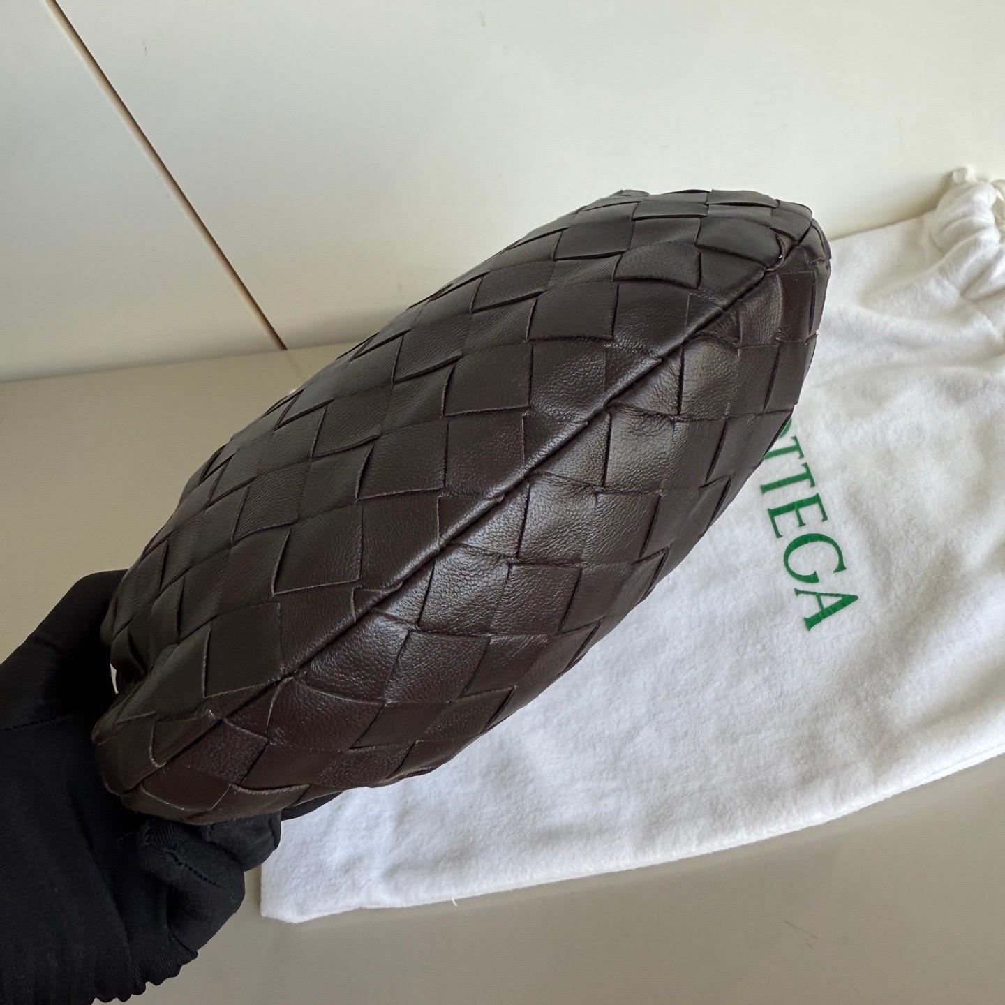 Bottega Veneta Jodie Mini Fondant in pelle di agnello marrone cioccolato scuro B. A. B. in vendita 6