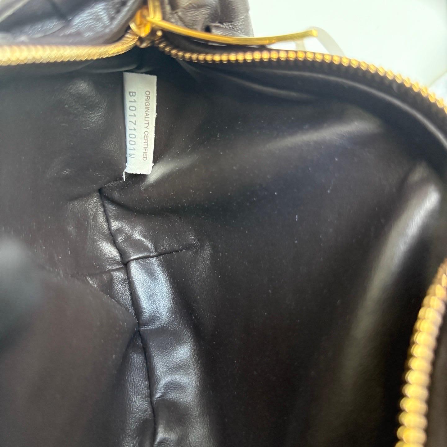 Bottega Veneta Jodie Mini Fondant in pelle di agnello marrone cioccolato scuro B. A. B. in vendita 12