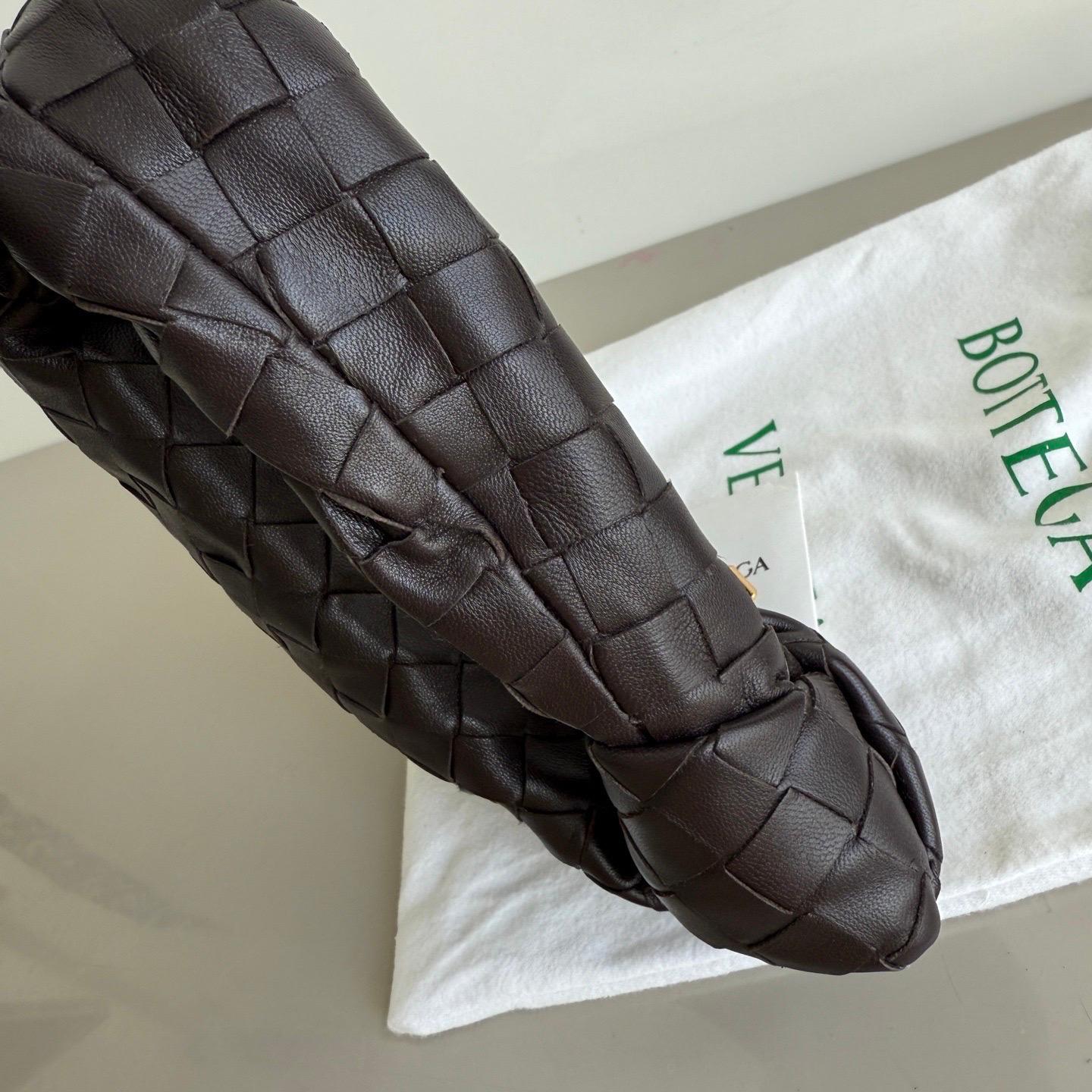 Bottega Veneta Jodie Mini Fondant Dark Chocolate Brown Lambskin Leather Clutch B in vendita 13