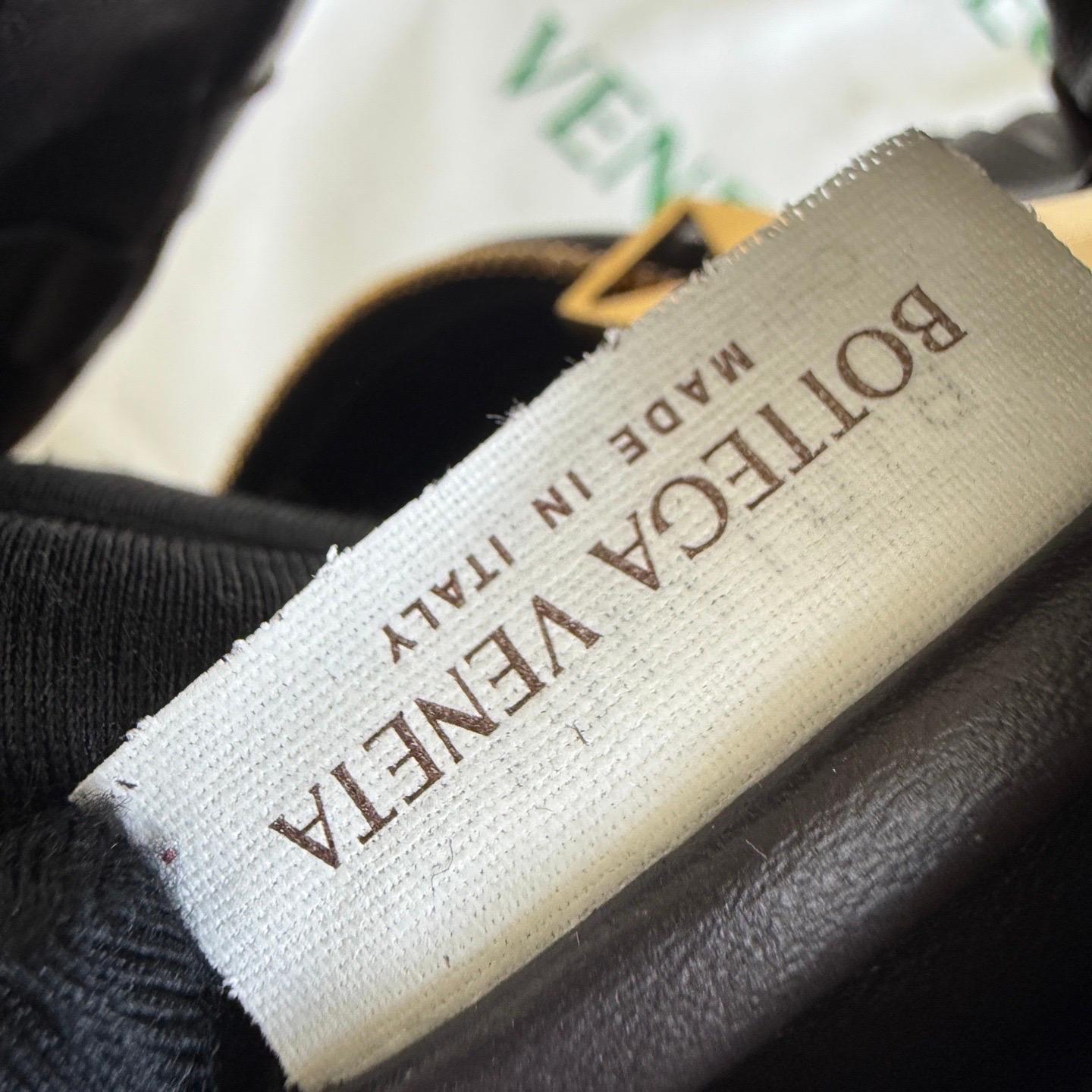 Bottega Veneta Jodie Mini Fondant Dark Chocolate Brown Lambskin Leather Clutch B in vendita 15