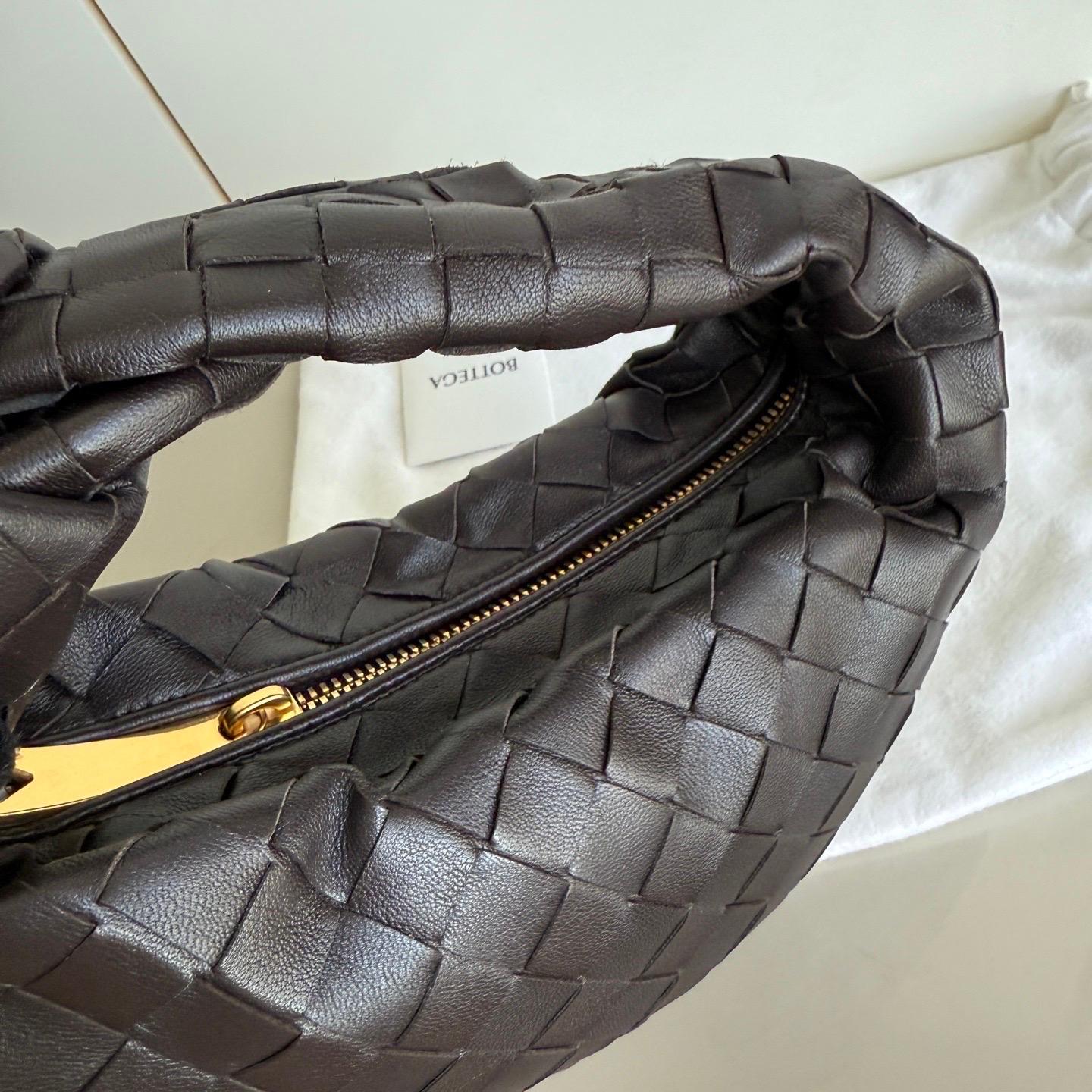 Bottega Veneta Jodie Mini Fondant in pelle di agnello marrone cioccolato scuro B. A. B. in vendita 15